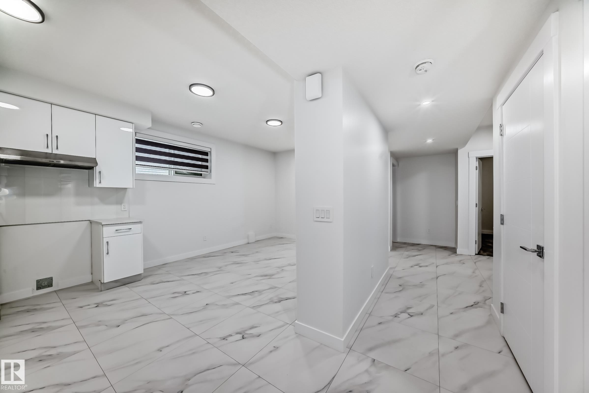 340 33 Ave Nw, Edmonton, AB - Indoor