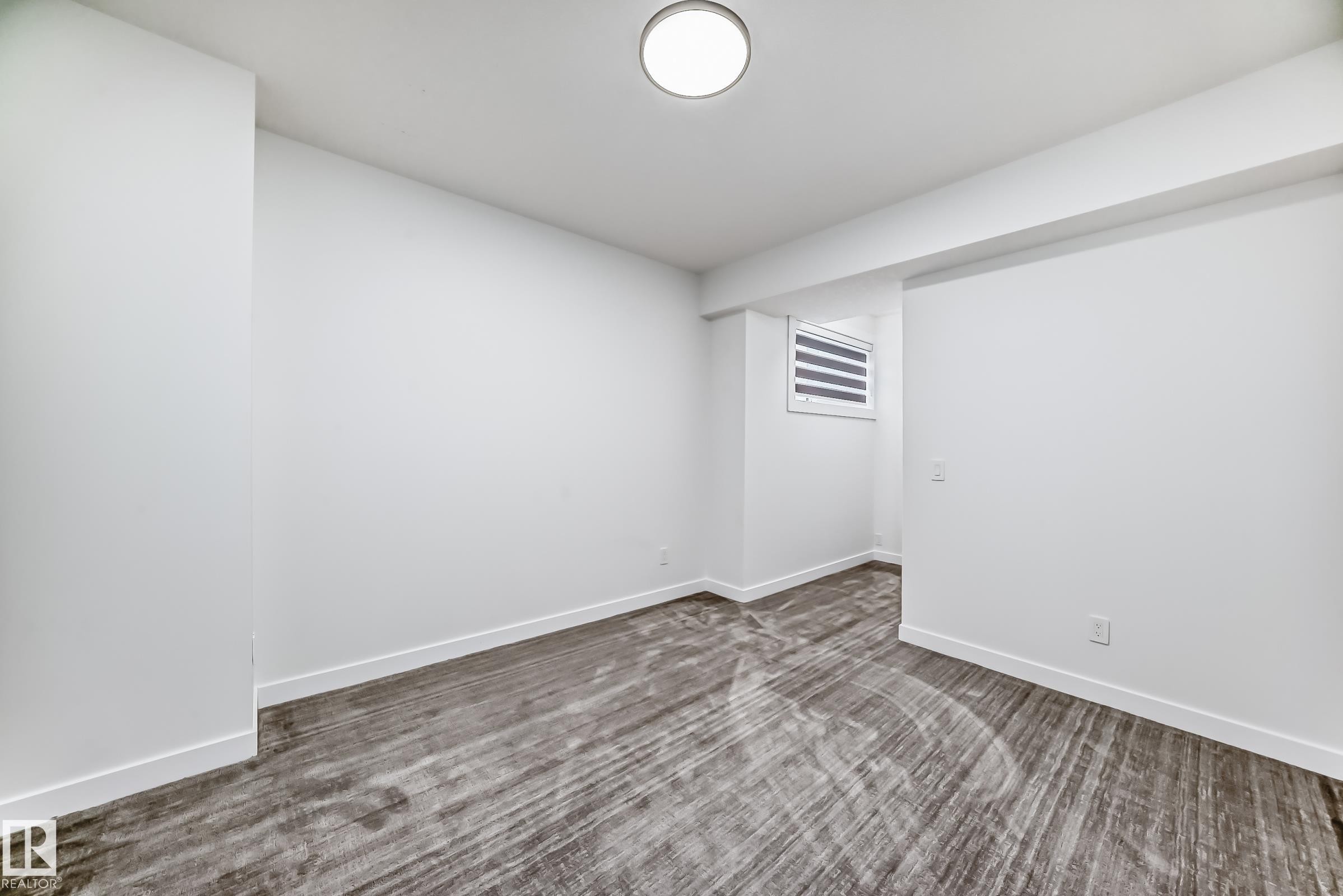 340 33 Ave Nw, Edmonton, AB - Indoor Photo Showing Other Room
