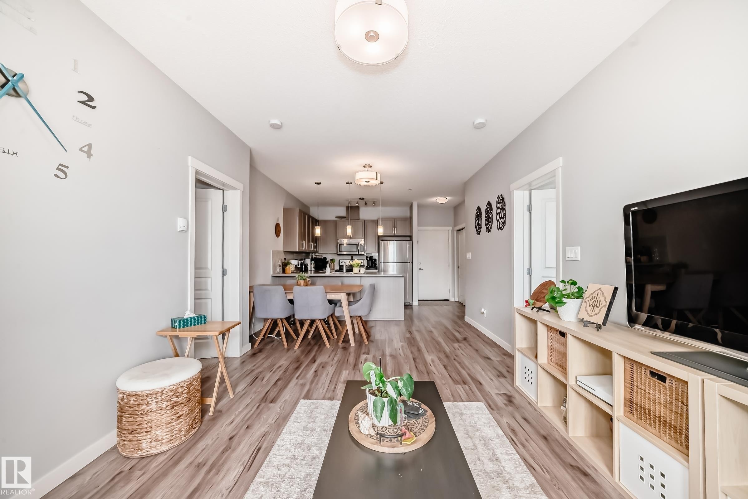 208 812 Welsh Drive, Edmonton, AB - Indoor