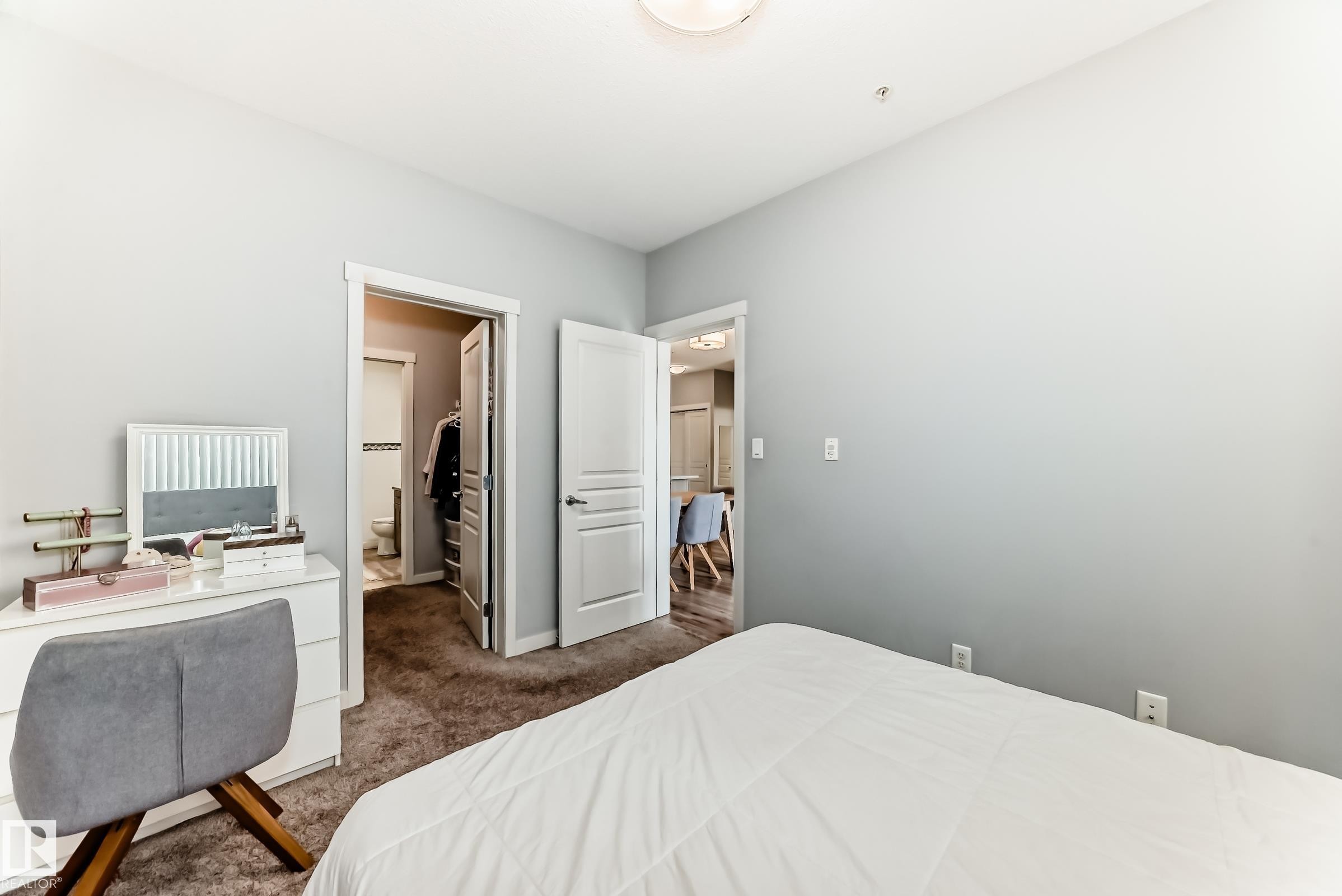 208 812 Welsh Drive, Edmonton, AB - Indoor Photo Showing Bedroom