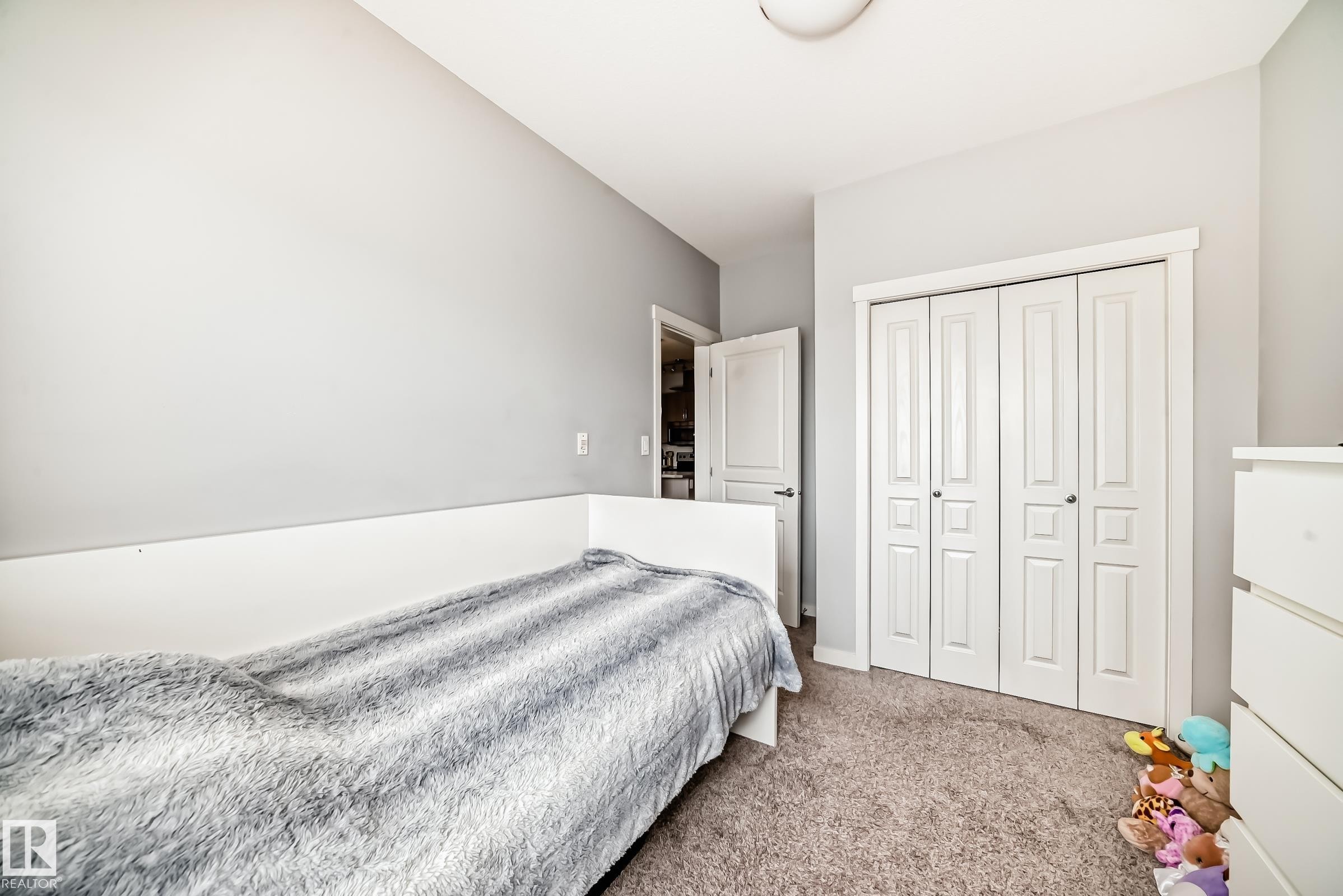 208 812 Welsh Drive, Edmonton, AB - Indoor Photo Showing Bedroom