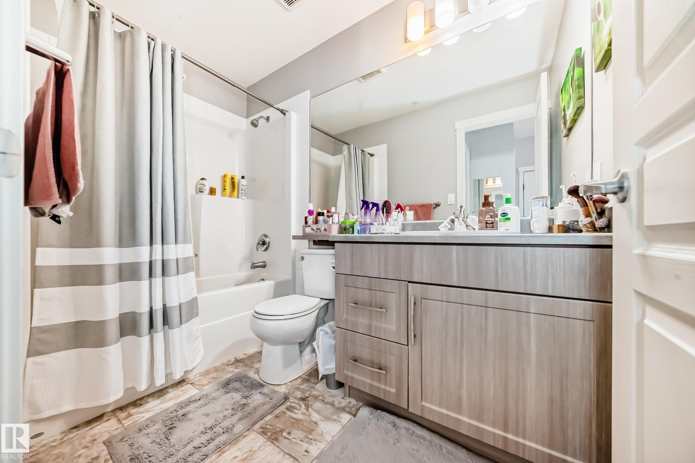 208 812 Welsh Drive, Edmonton, AB - Indoor Photo Showing Bathroom