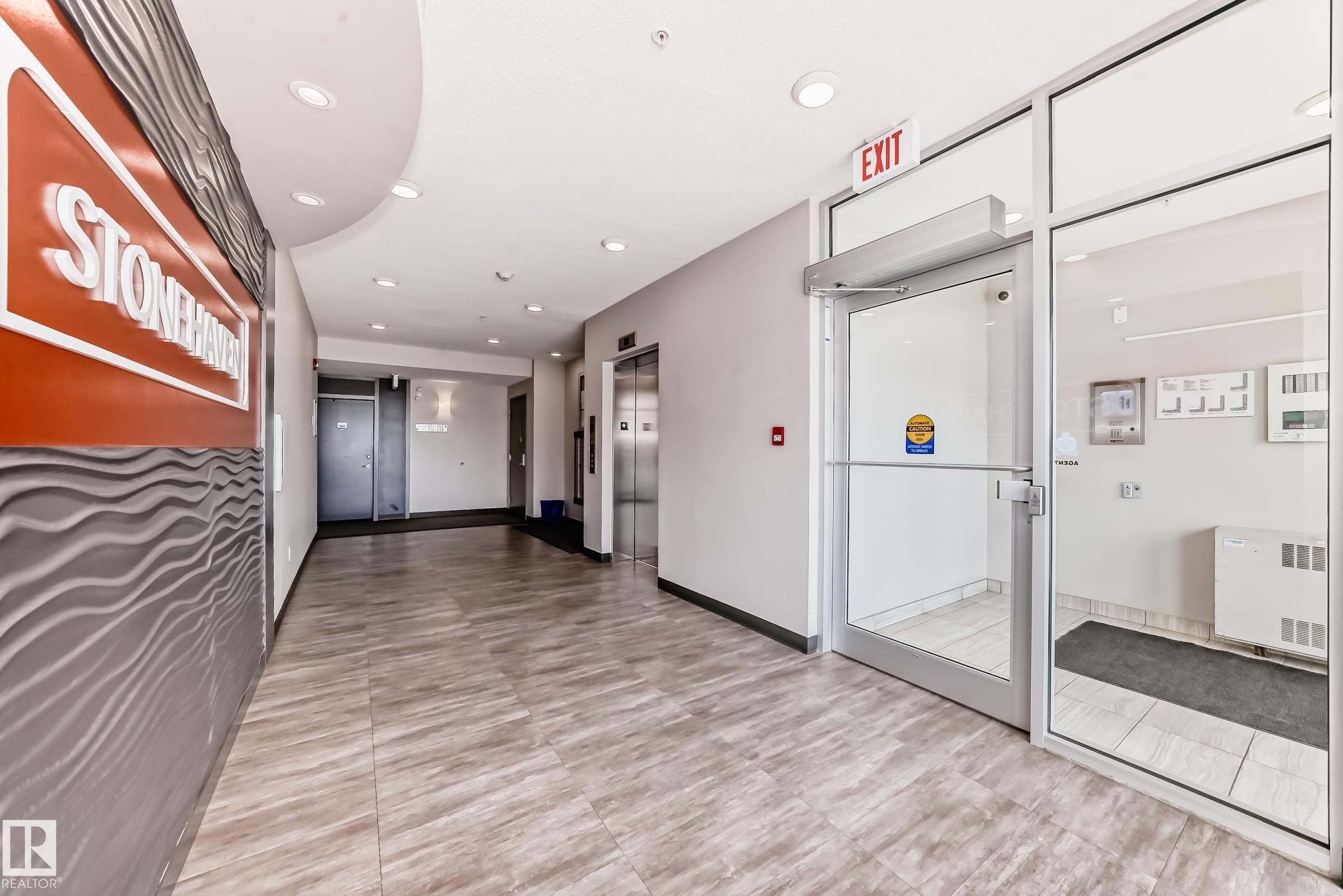 208 812 Welsh Drive, Edmonton, AB - Indoor Photo Showing Other Room