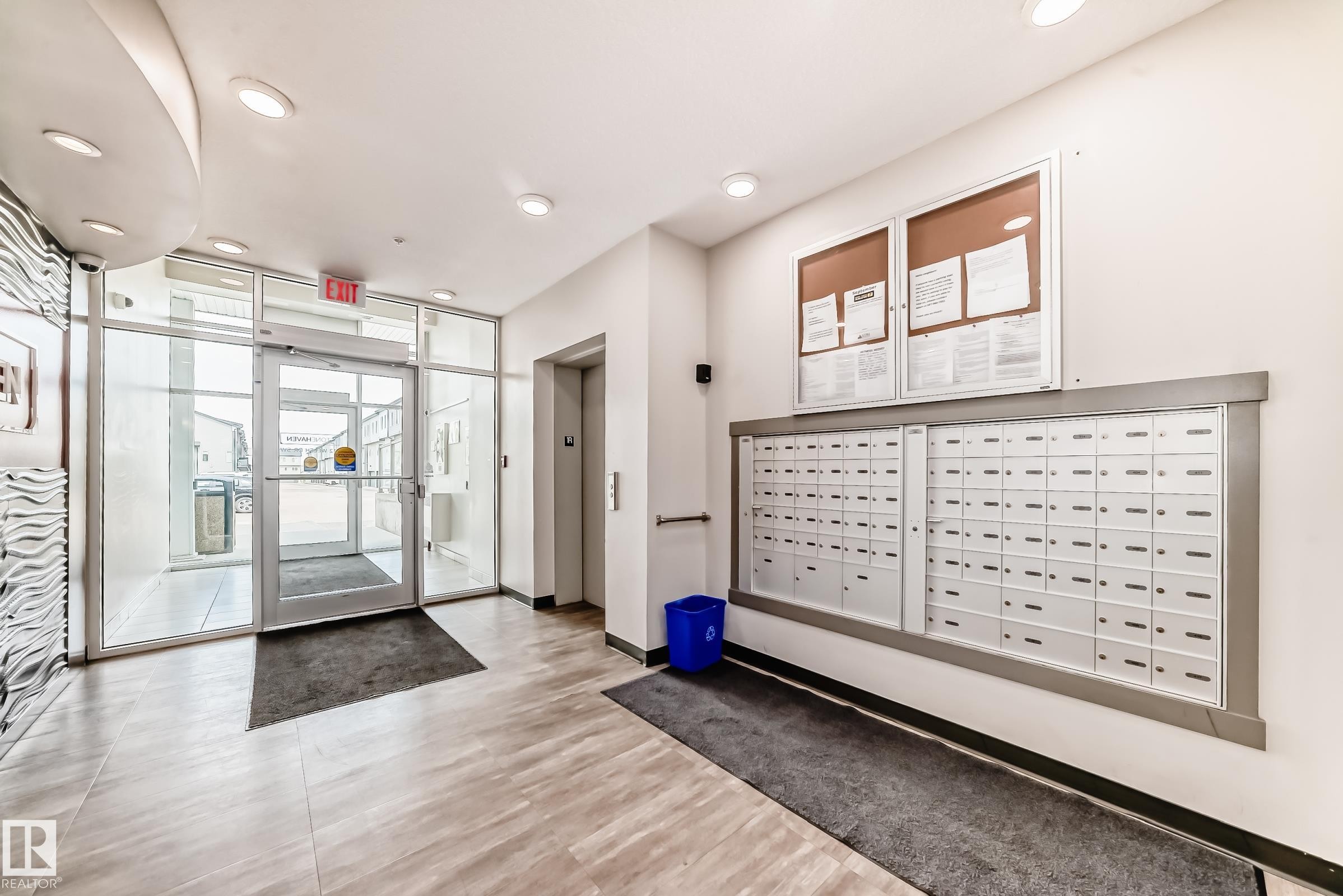 208 812 Welsh Drive, Edmonton, AB - Indoor Photo Showing Other Room