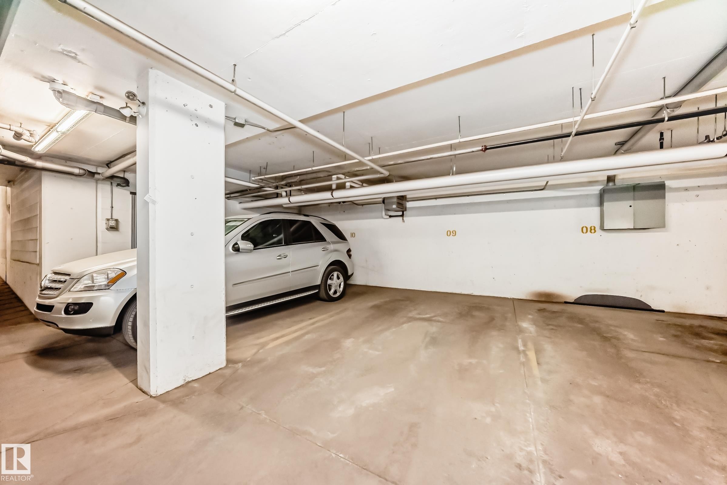 208 812 Welsh Drive, Edmonton, AB - Indoor Photo Showing Garage