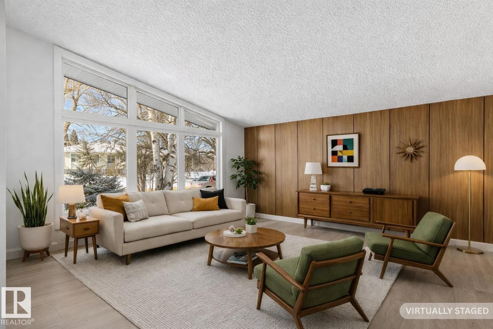 10629 79 Street, Edmonton, AB - Indoor Photo Showing Living Room