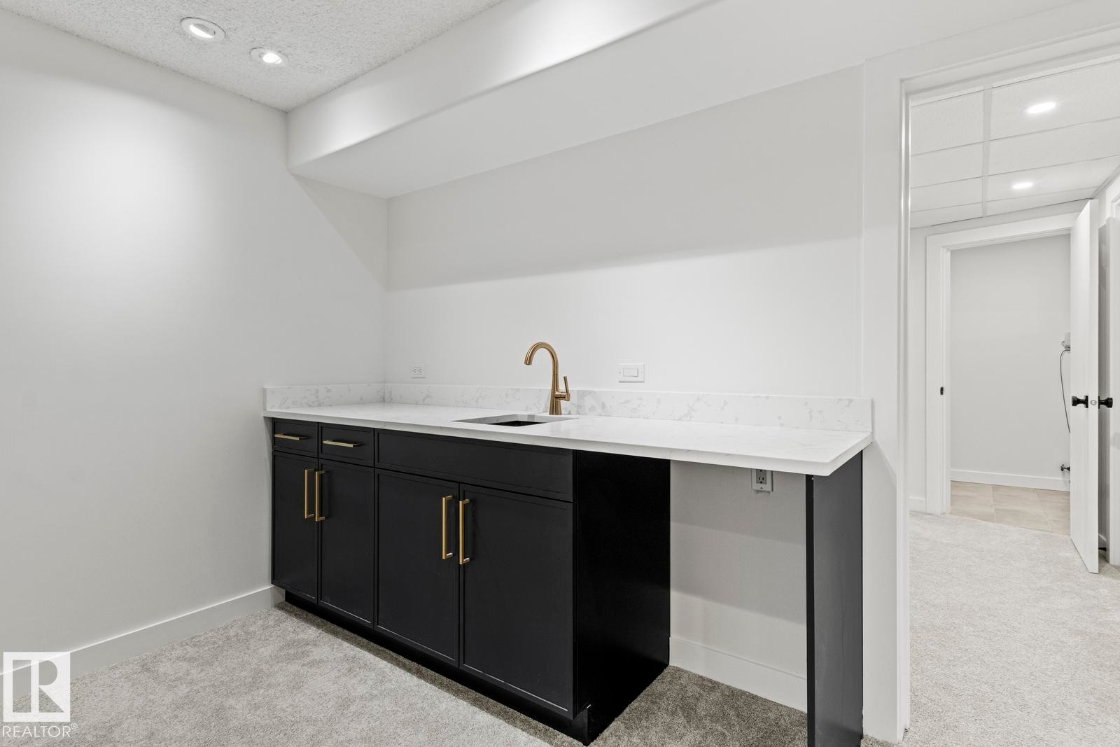 10629 79 Street, Edmonton, AB - Indoor
