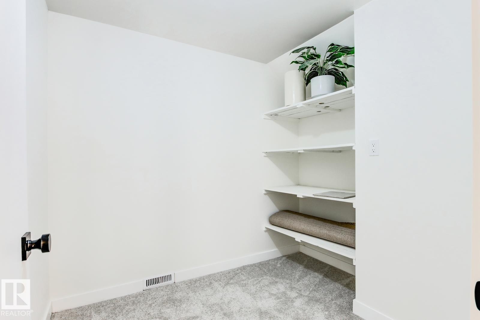 10629 79 Street, Edmonton, AB - Indoor
