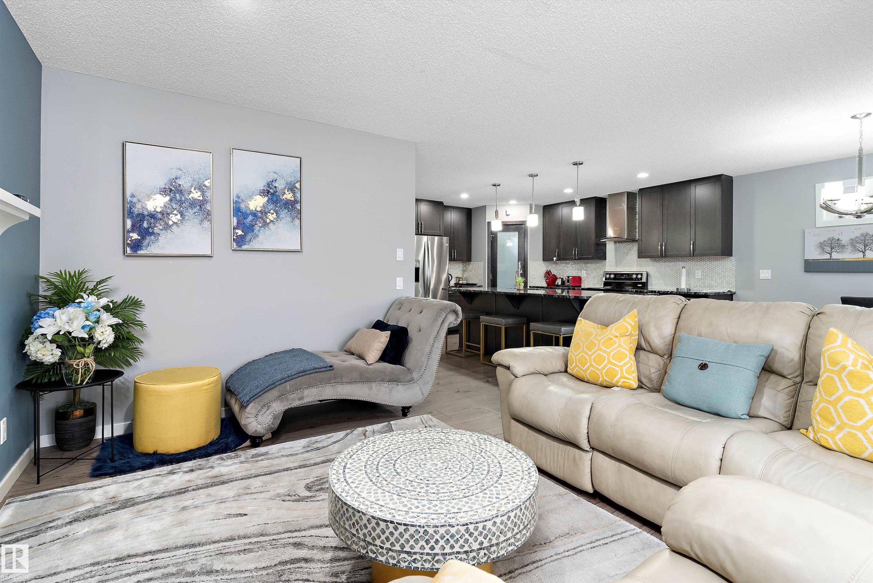 4294 126A Avenue, Edmonton, AB - Indoor Photo Showing Living Room