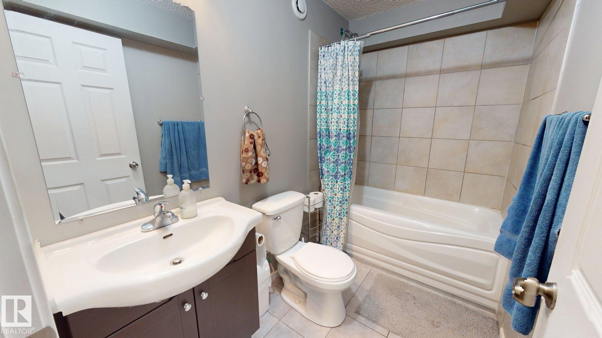 5159 Crabapple Link Sw, Edmonton, AB - Indoor Photo Showing Bathroom