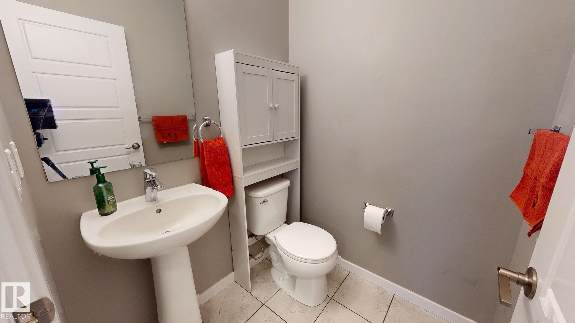 5159 Crabapple Link Sw, Edmonton, AB - Indoor Photo Showing Bathroom