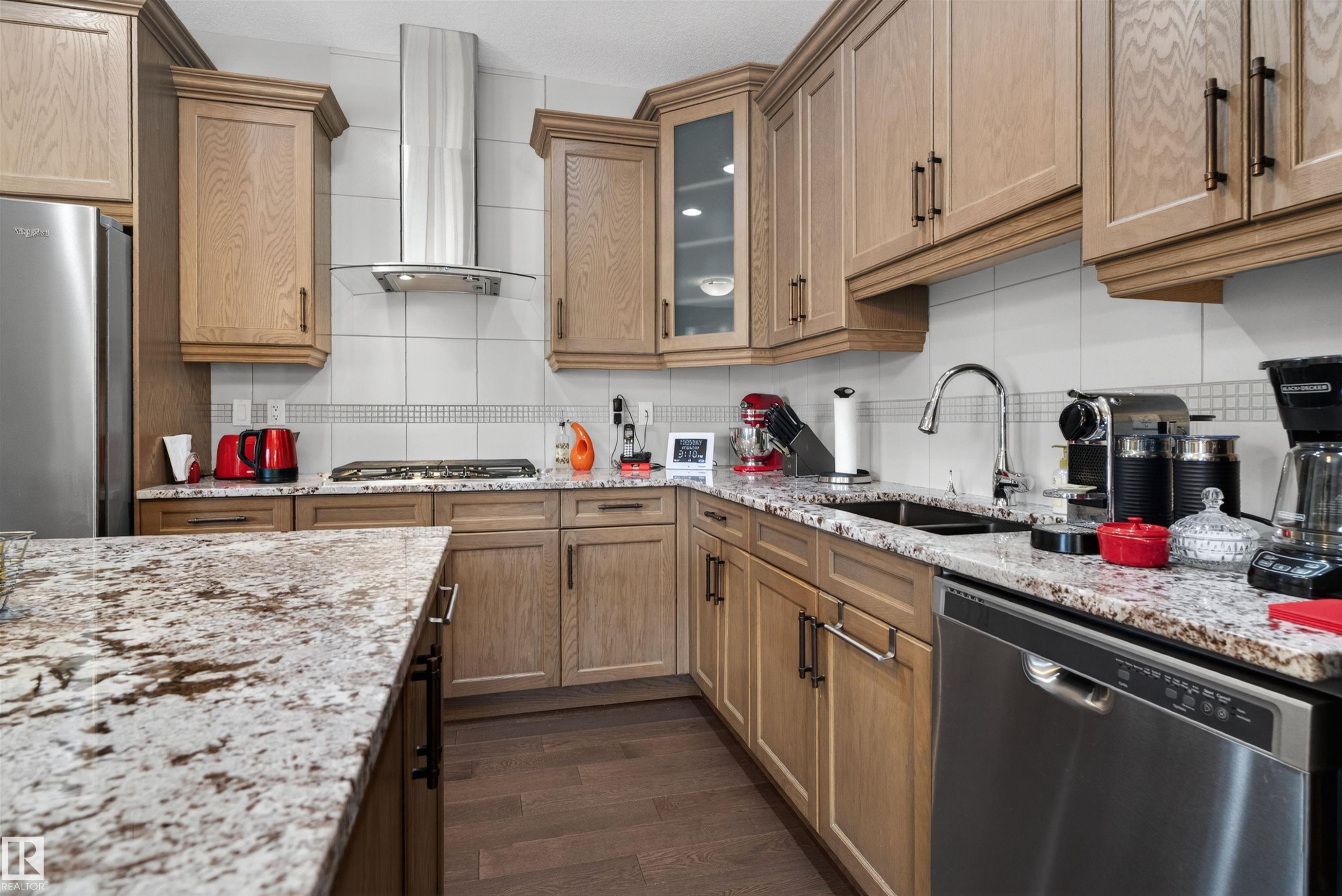 1 1030 Connelly Way, Edmonton, AB - Indoor Photo Showing Kitchen With Double Sink With Upgraded Kitchen