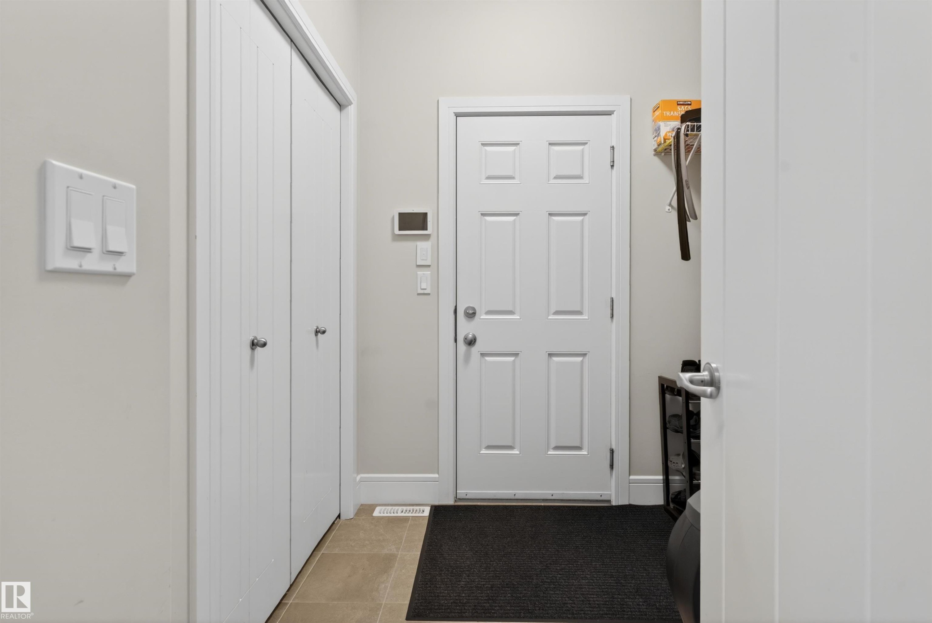 1 1030 Connelly Way, Edmonton, AB - Indoor Photo Showing Other Room