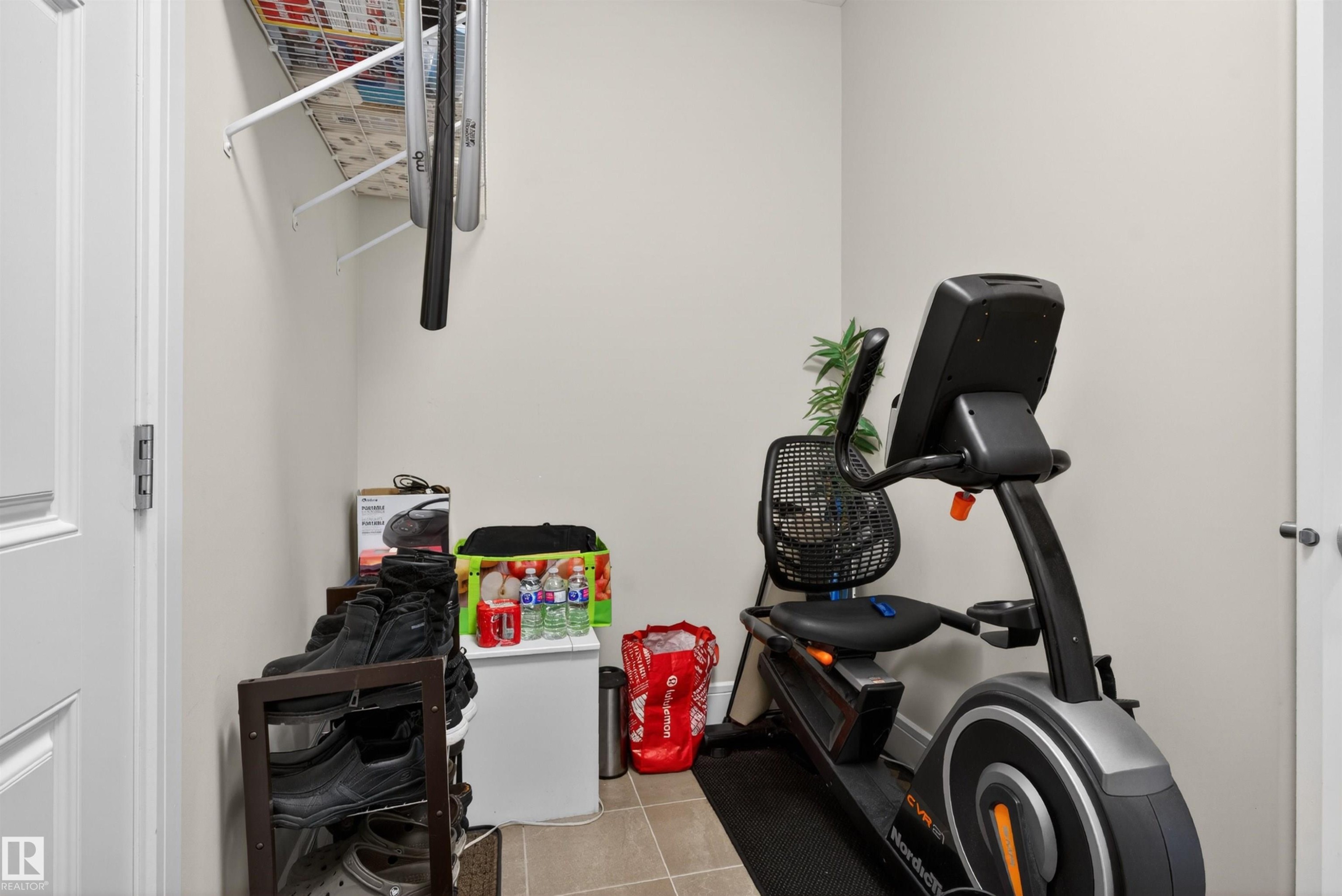 1 1030 Connelly Way, Edmonton, AB - Indoor