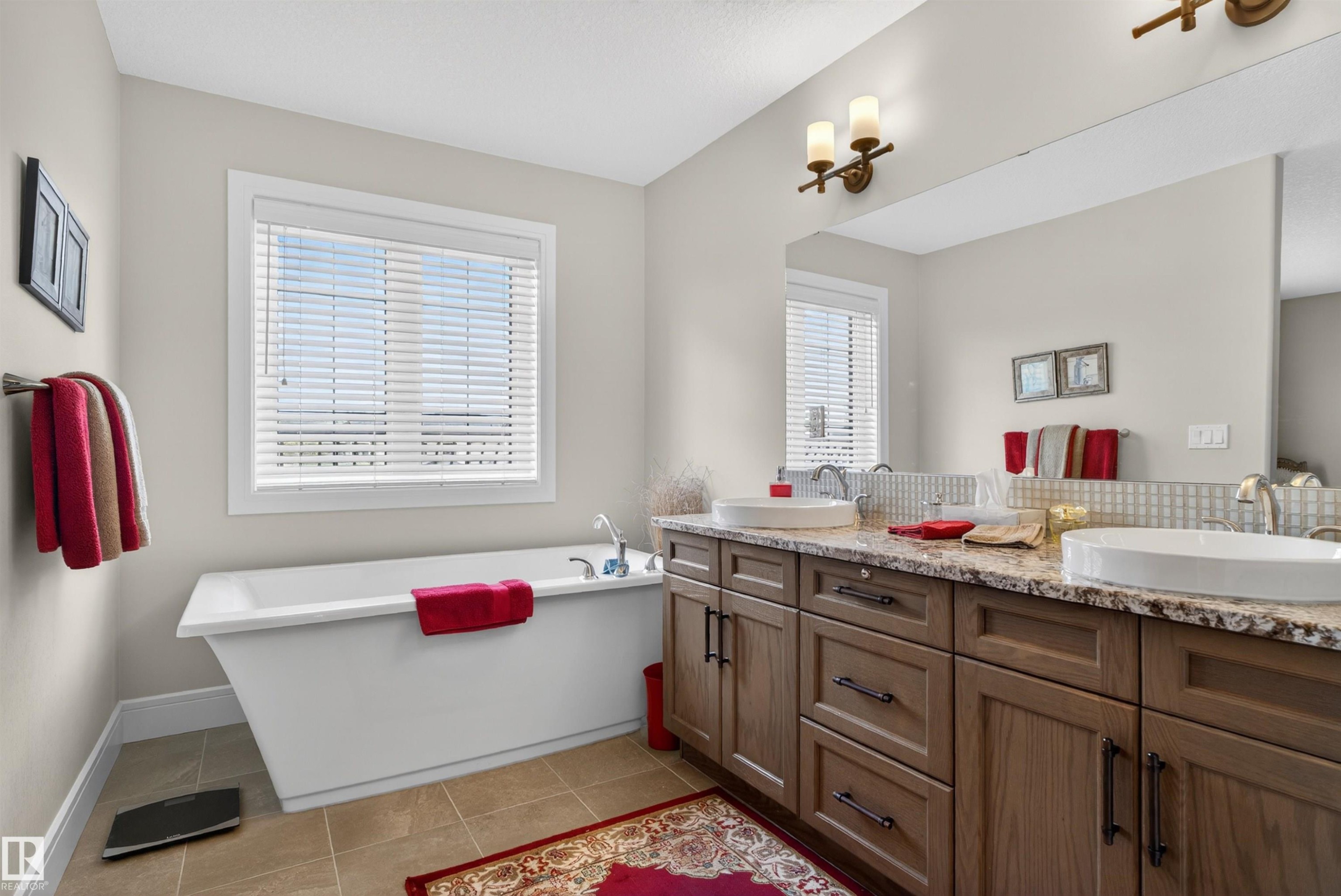 1 1030 Connelly Way, Edmonton, AB - Indoor Photo Showing Bathroom