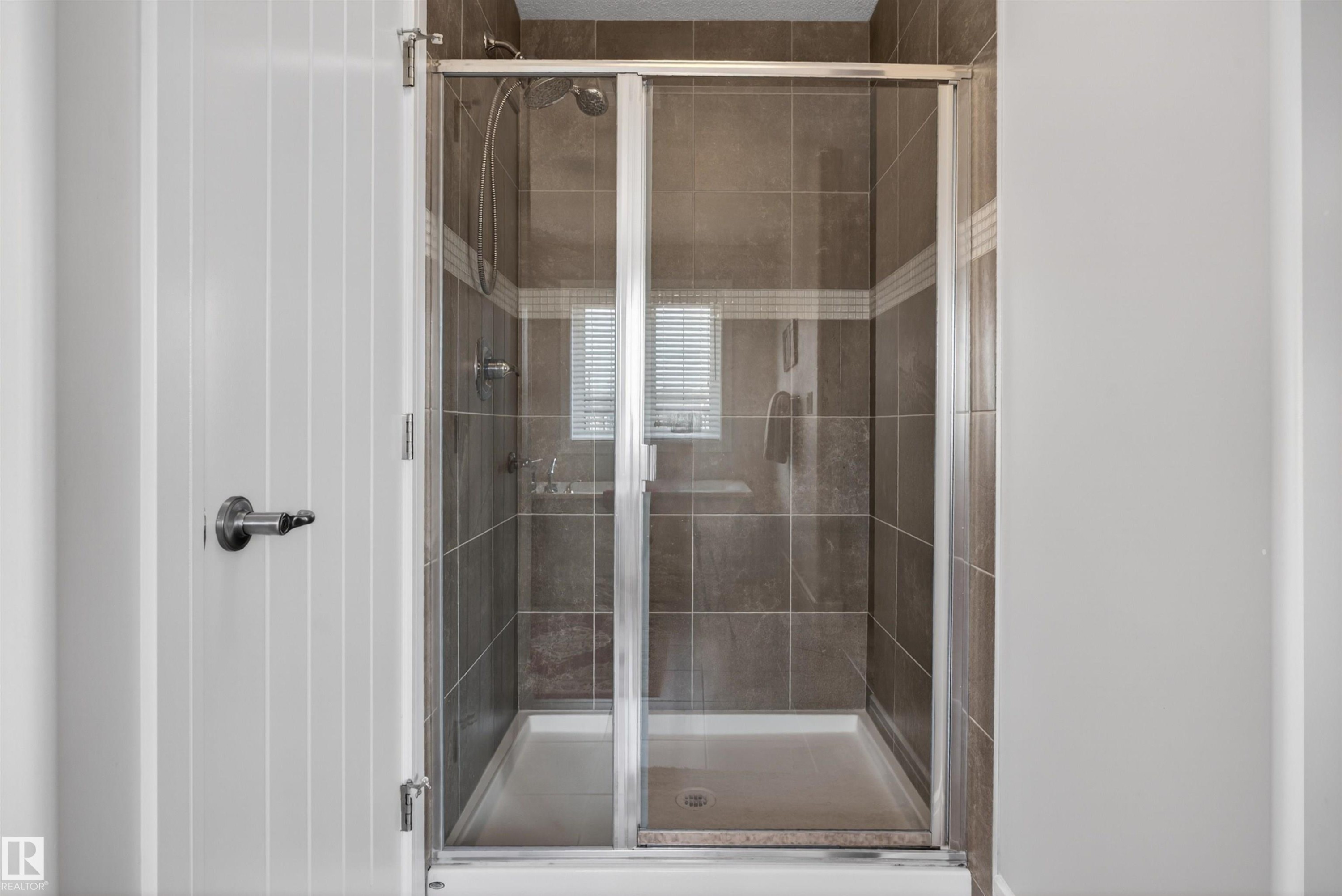 1 1030 Connelly Way, Edmonton, AB - Indoor Photo Showing Bathroom