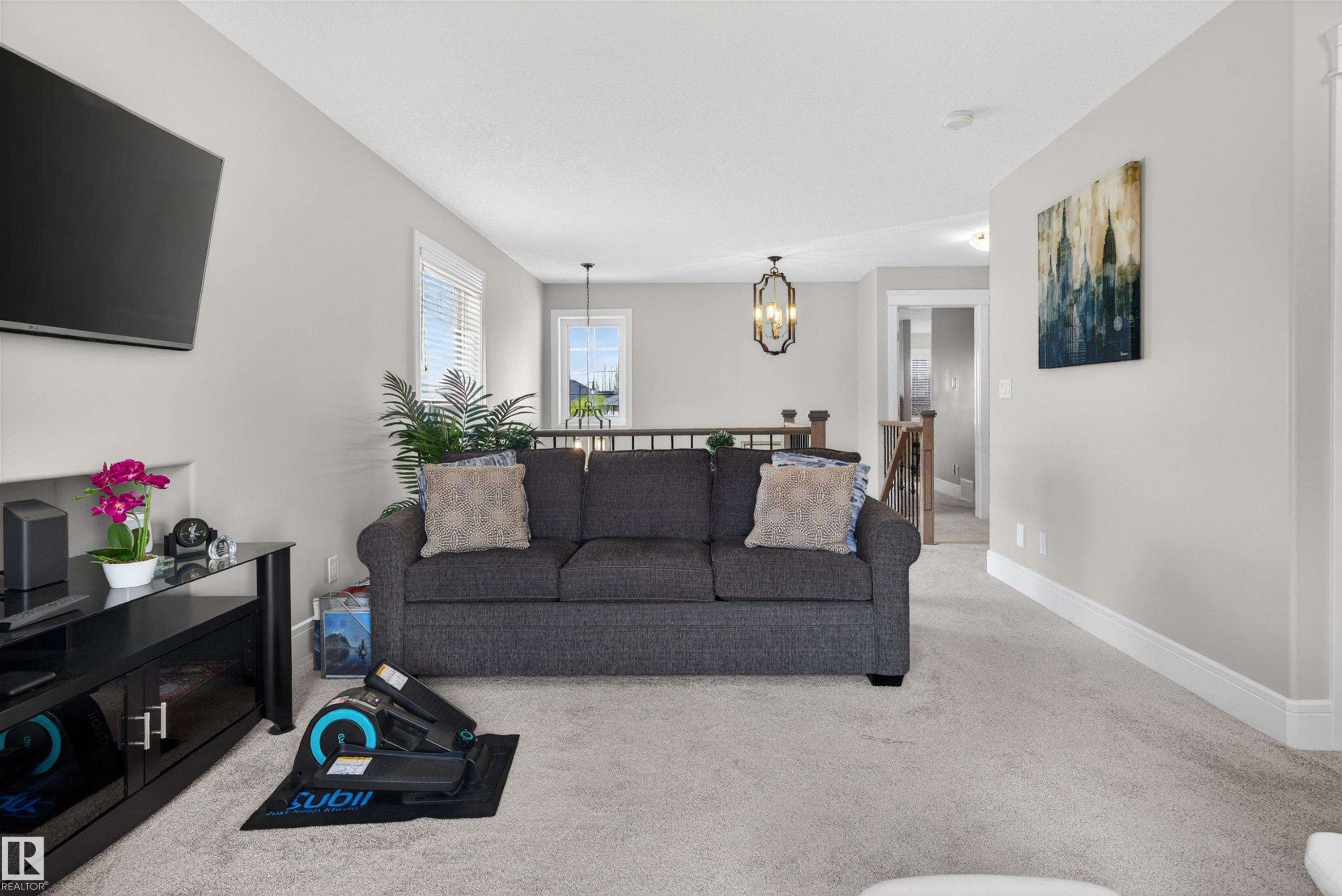 1 1030 Connelly Way, Edmonton, AB - Indoor Photo Showing Living Room