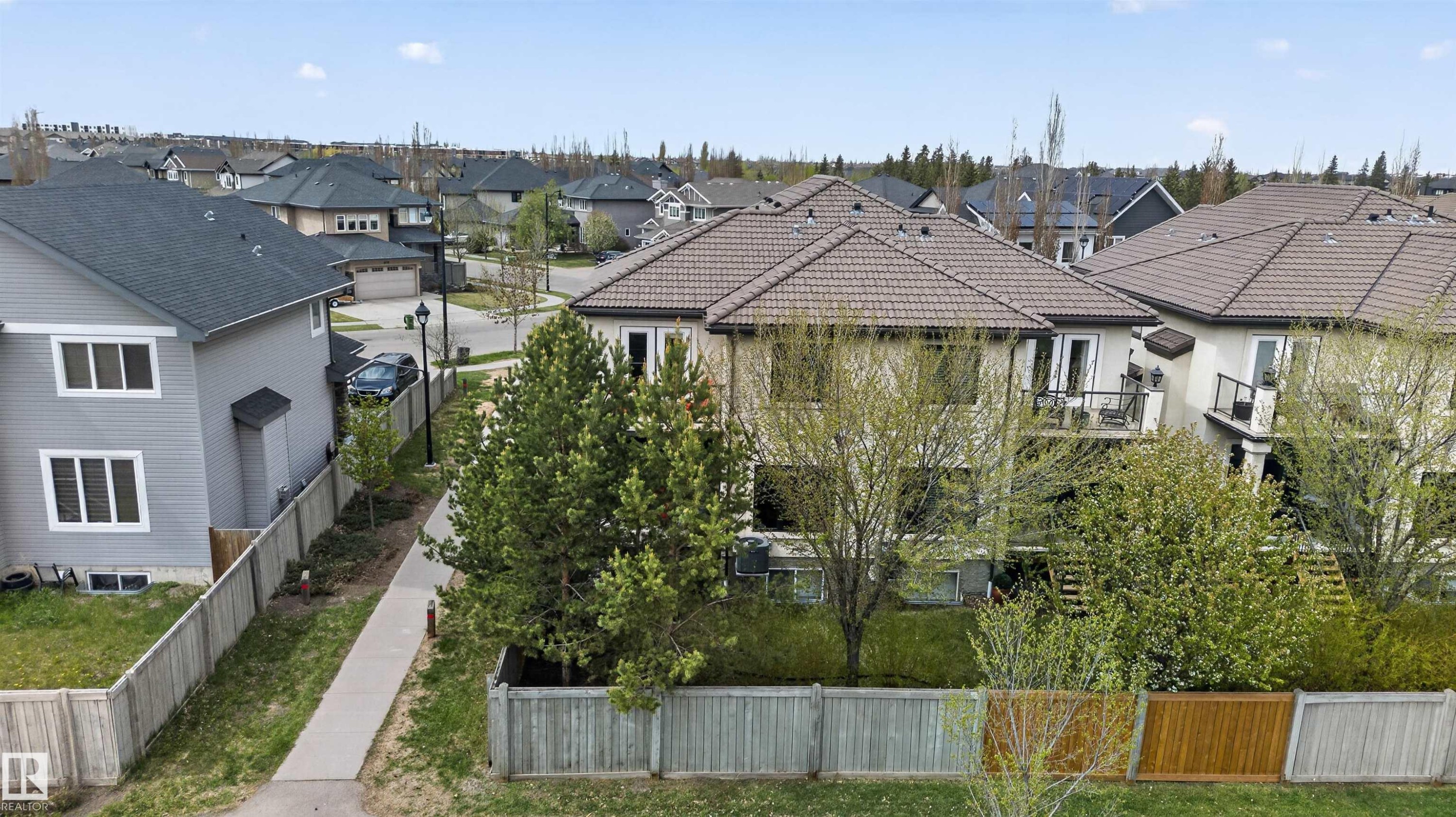 1 1030 Connelly Way, Edmonton, AB - Outdoor