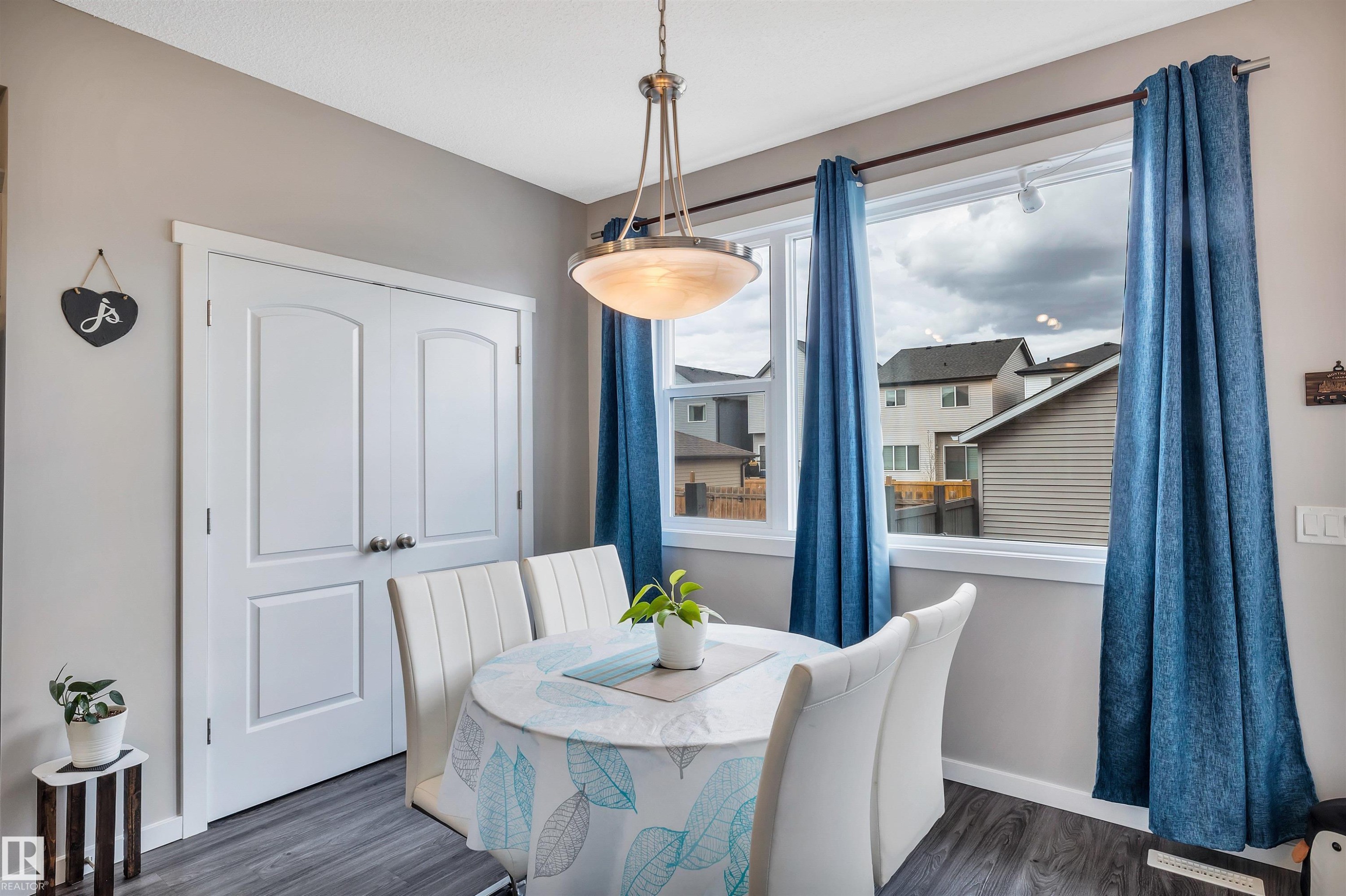 2565 Coughlan Road, Edmonton, AB - Indoor Photo Showing Dining Room