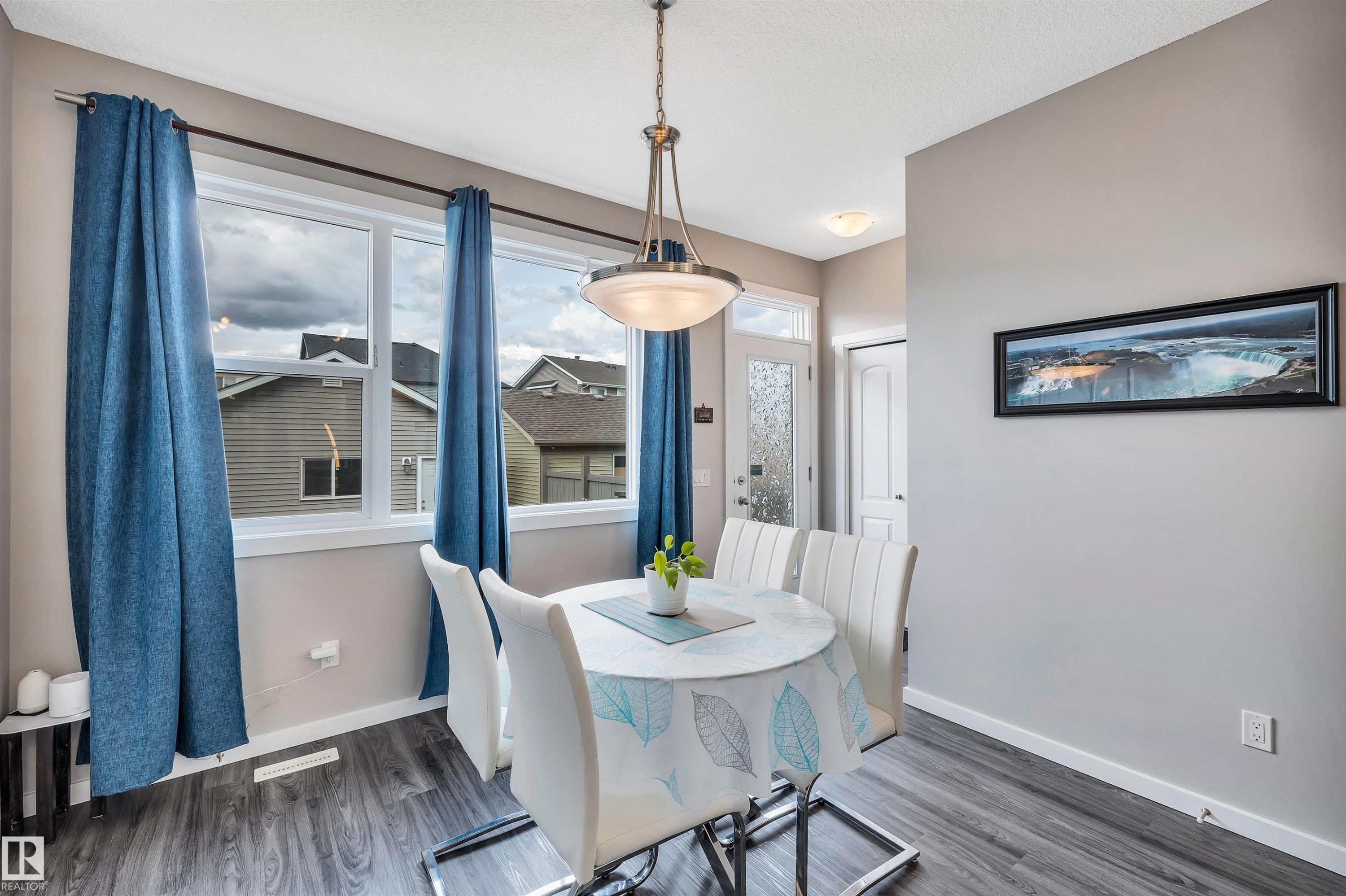 2565 Coughlan Road, Edmonton, AB - Indoor Photo Showing Dining Room
