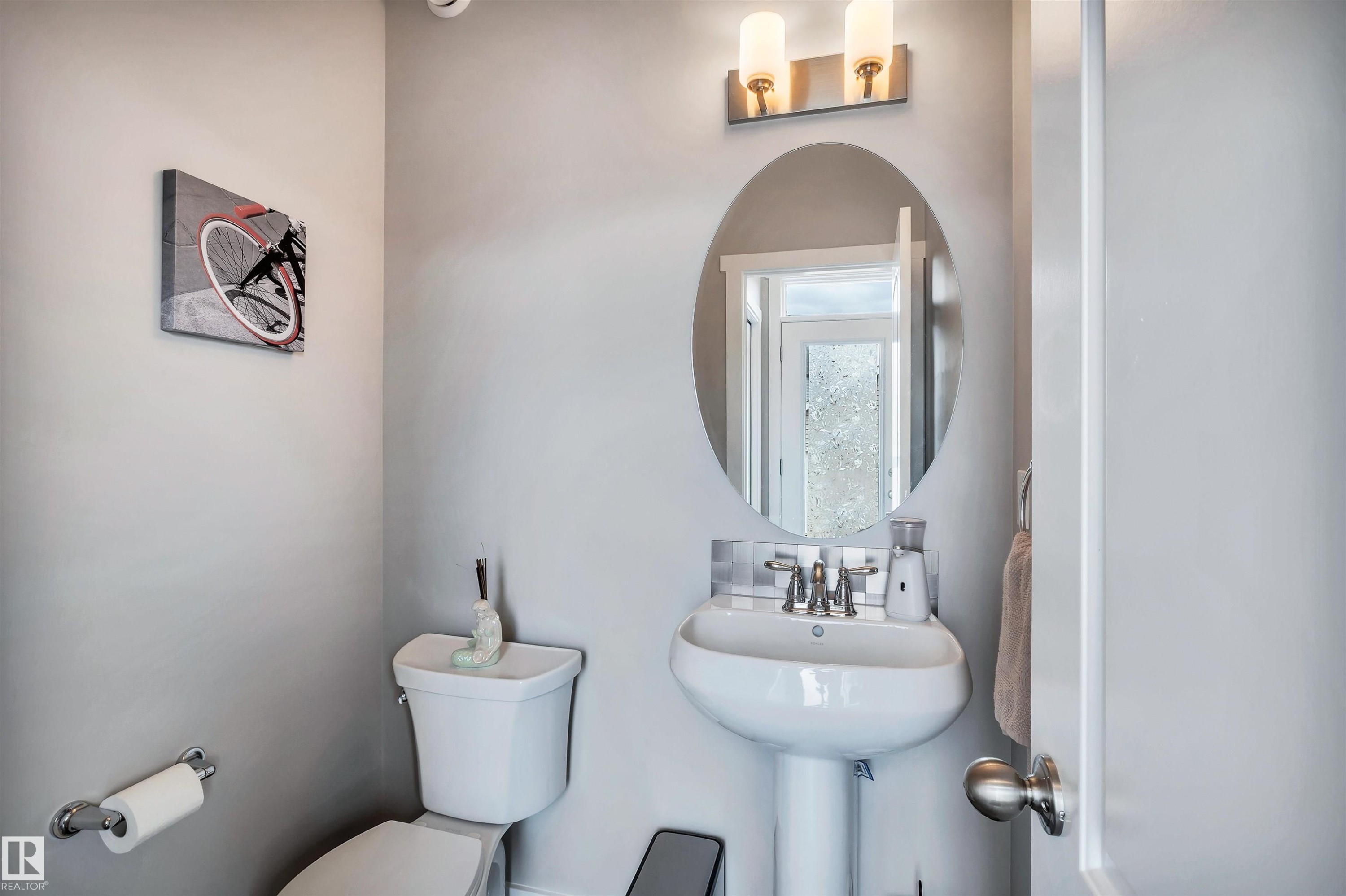 2565 Coughlan Road, Edmonton, AB - Indoor Photo Showing Bathroom