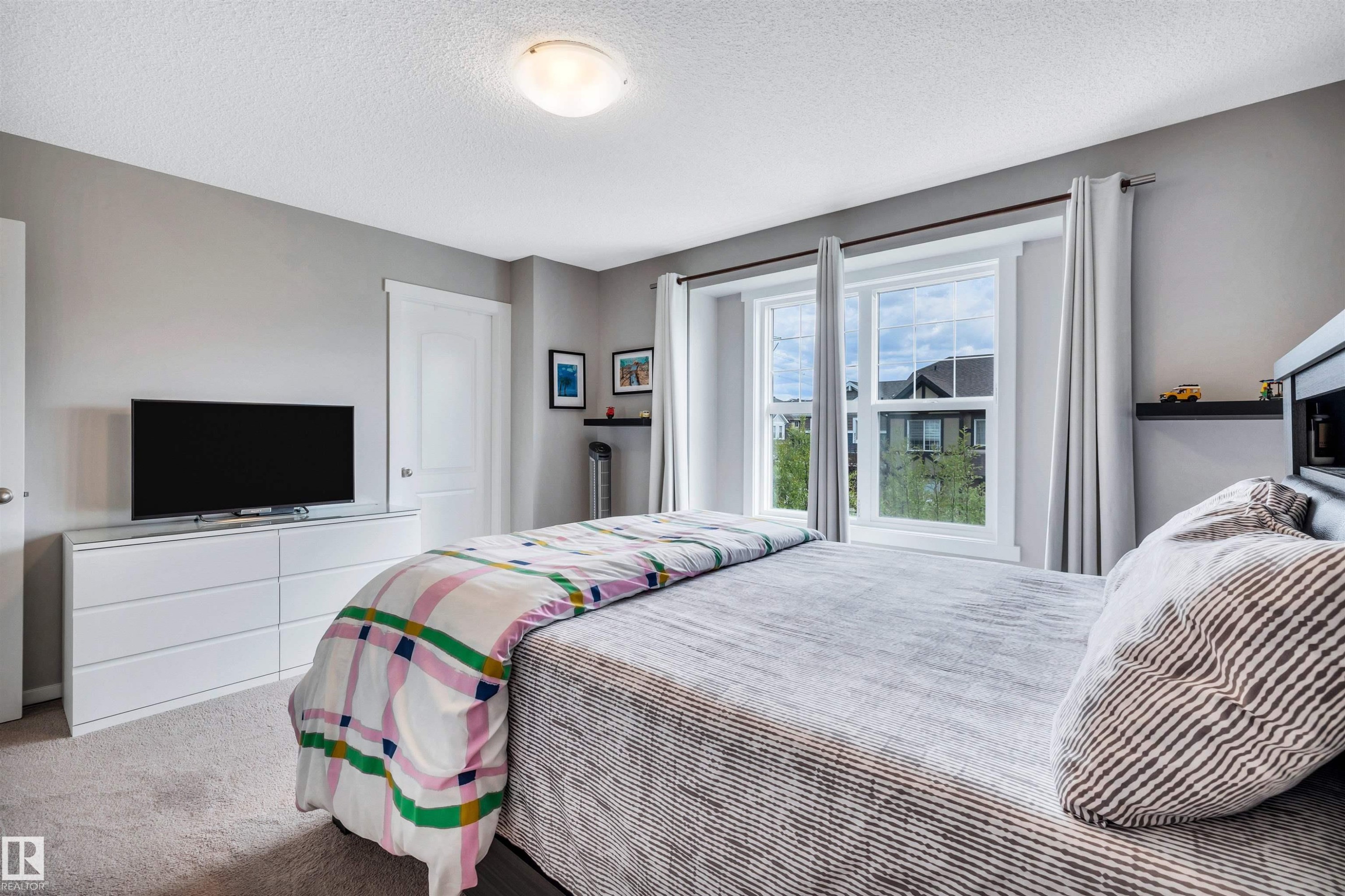 2565 Coughlan Road, Edmonton, AB - Indoor Photo Showing Bedroom