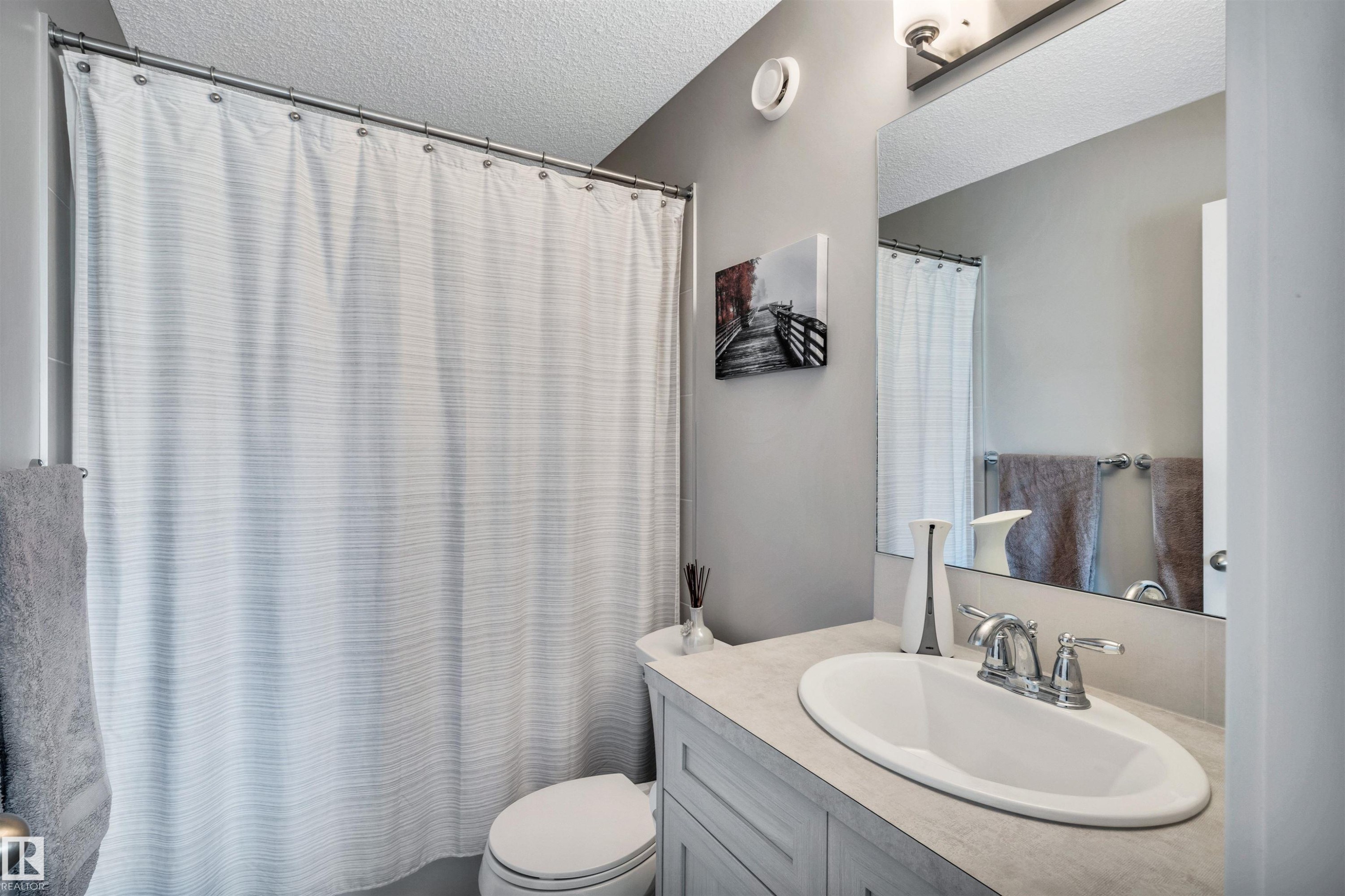 2565 Coughlan Road, Edmonton, AB - Indoor Photo Showing Bathroom