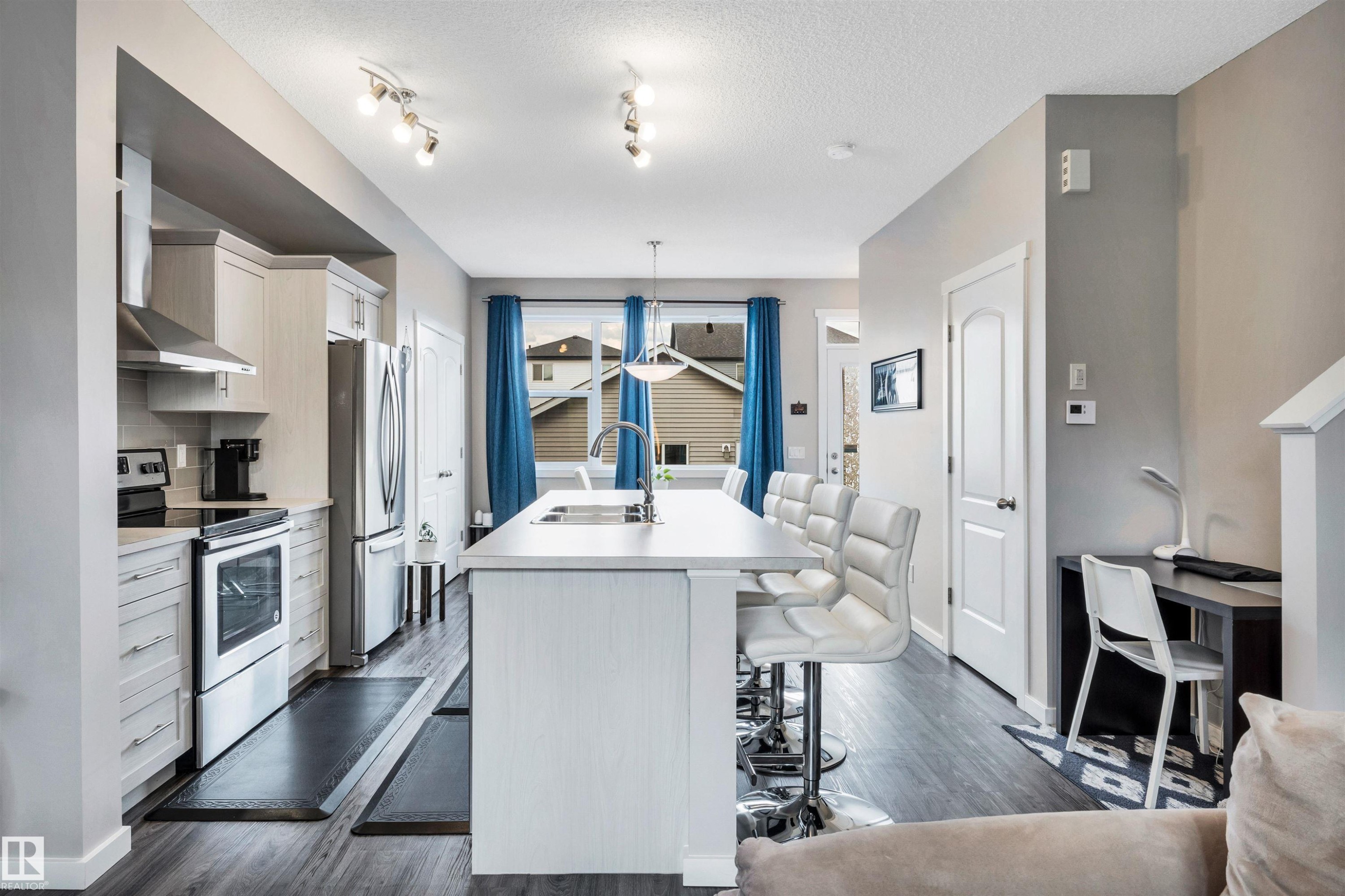 2565 Coughlan Road, Edmonton, AB - Indoor Photo Showing Kitchen