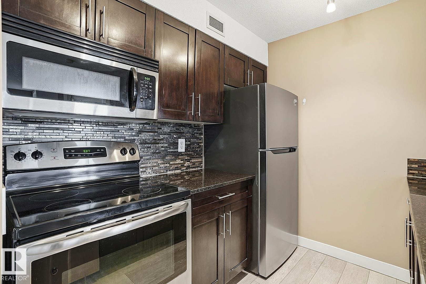 109 11803 22 Avenue, Edmonton, AB - Indoor Photo Showing Kitchen With Stainless Steel Kitchen