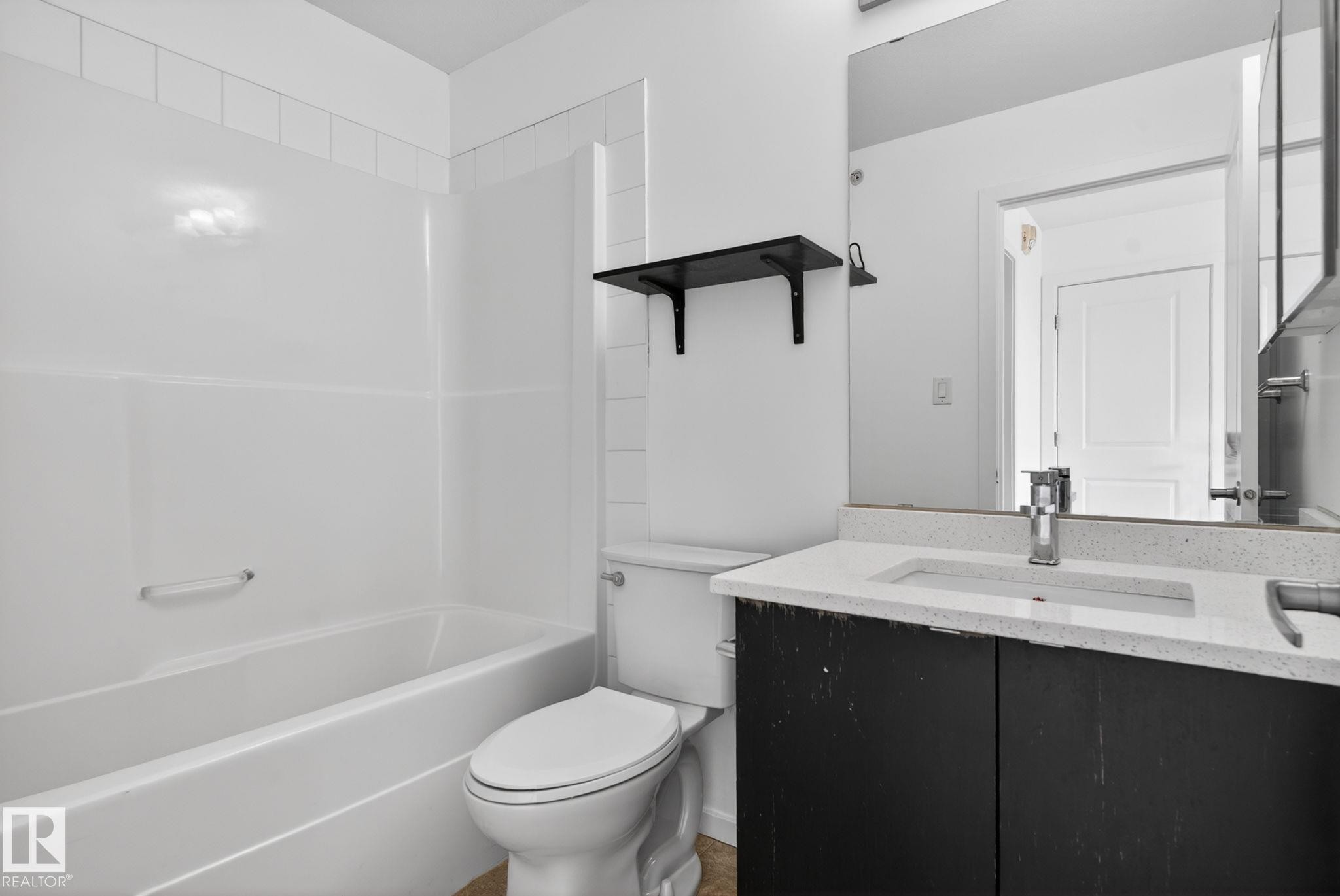424 504 Albany Way, Edmonton, AB - Indoor Photo Showing Bathroom