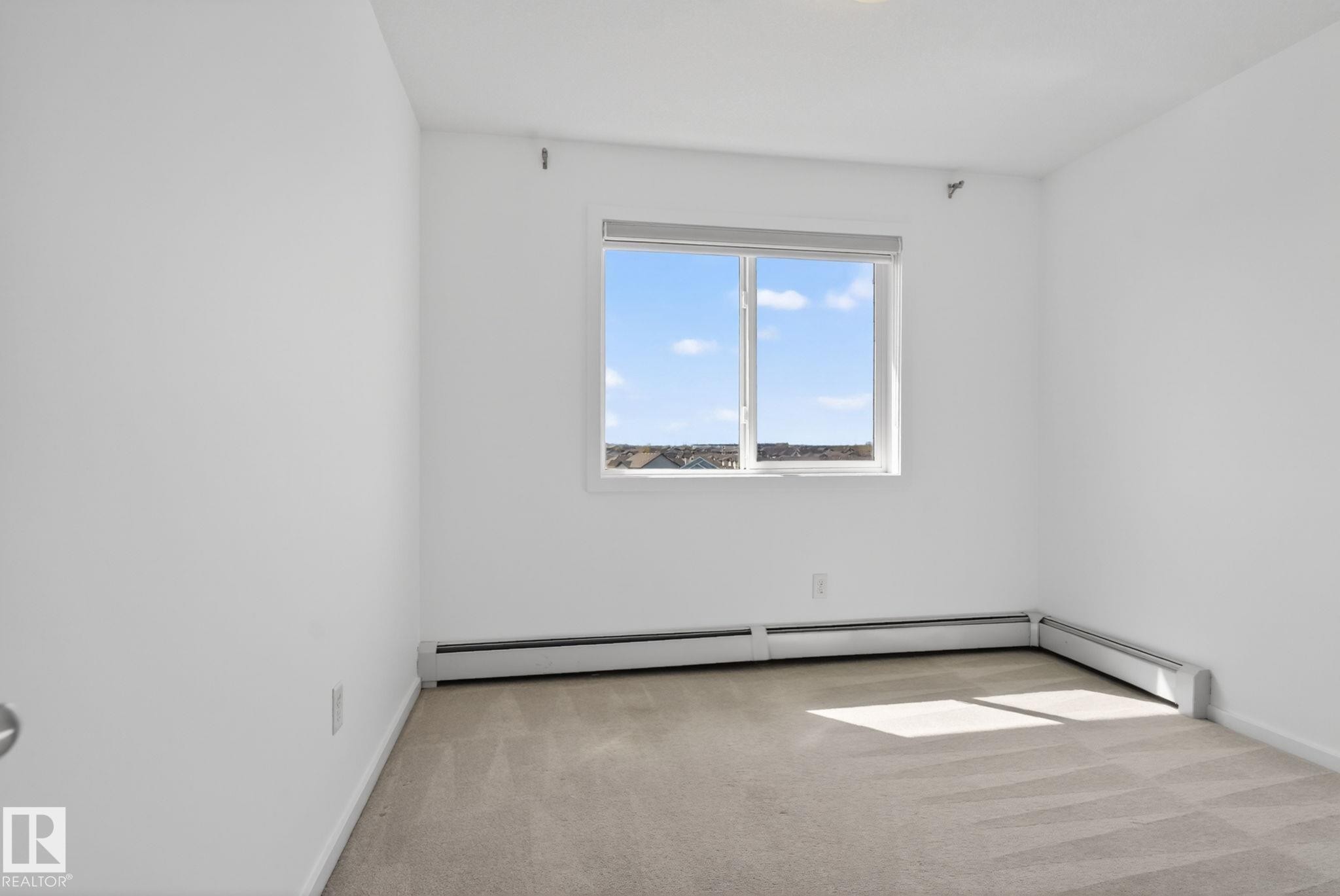 424 504 Albany Way, Edmonton, AB - Indoor Photo Showing Other Room