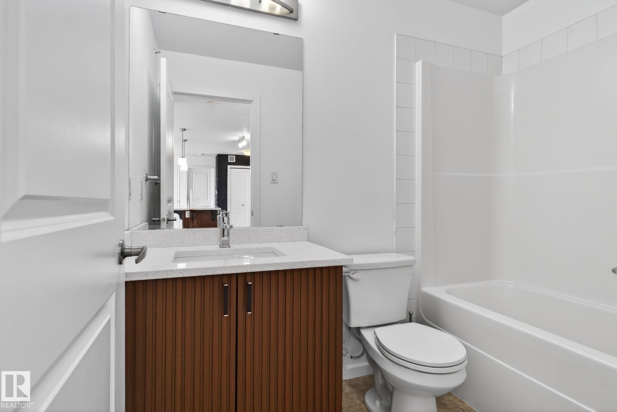 424 504 Albany Way, Edmonton, AB - Indoor Photo Showing Bathroom