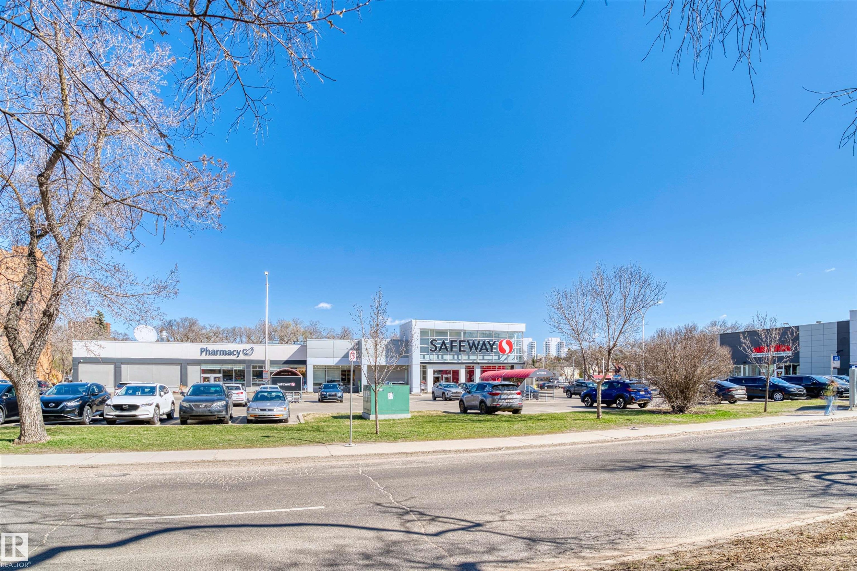 Image quality insufficient for description - 205 10939 82 Avenue, Edmonton, AB - Outdoor With View