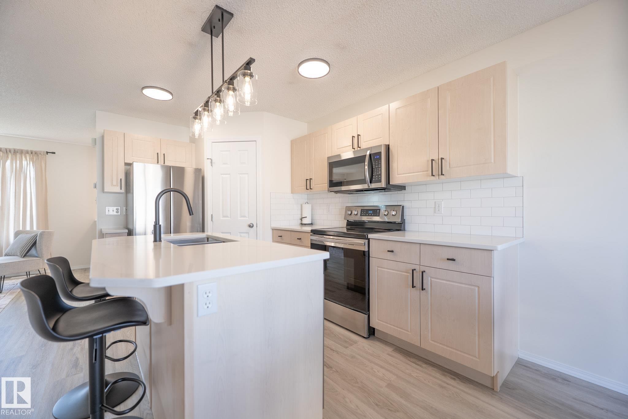 2928 25 Street, Edmonton, AB - Indoor Photo Showing Kitchen With Stainless Steel Kitchen With Upgraded Kitchen
