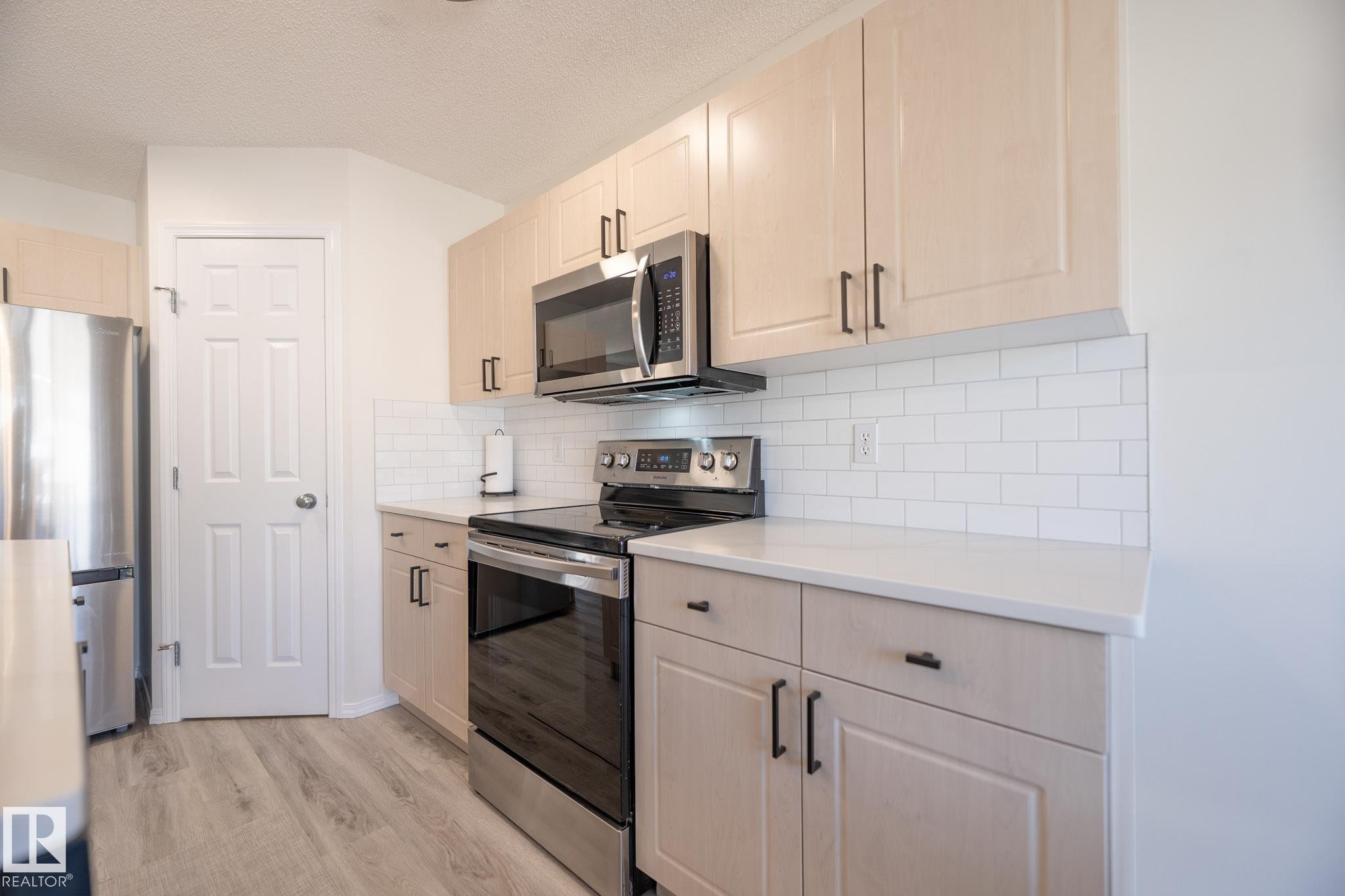 2928 25 Street, Edmonton, AB - Indoor Photo Showing Kitchen With Stainless Steel Kitchen