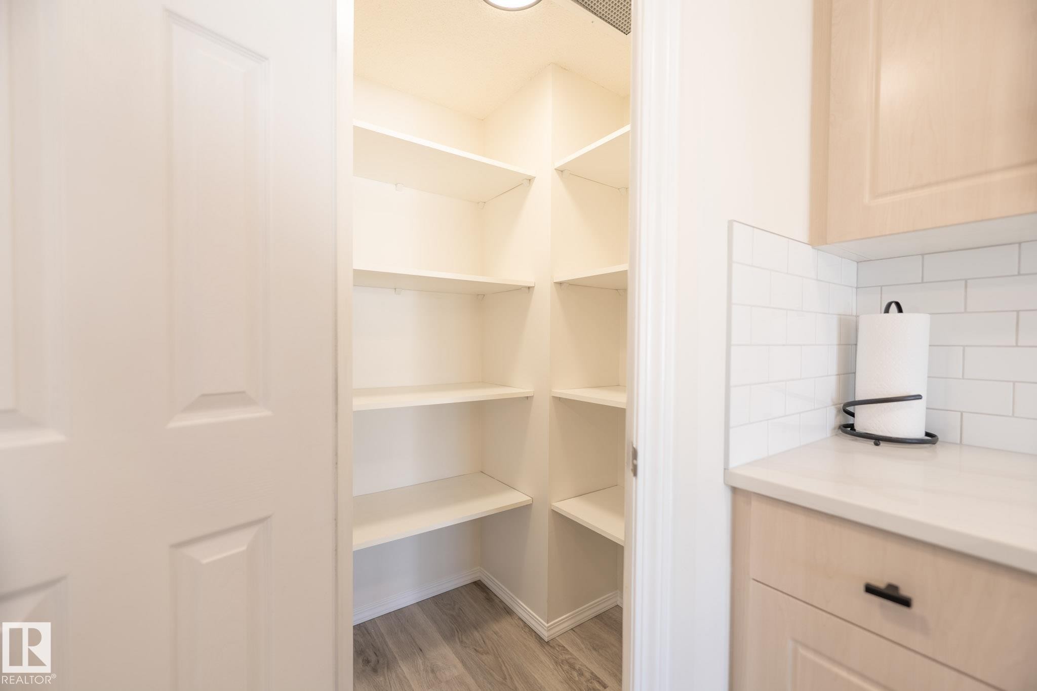 2928 25 Street, Edmonton, AB - Indoor With Storage