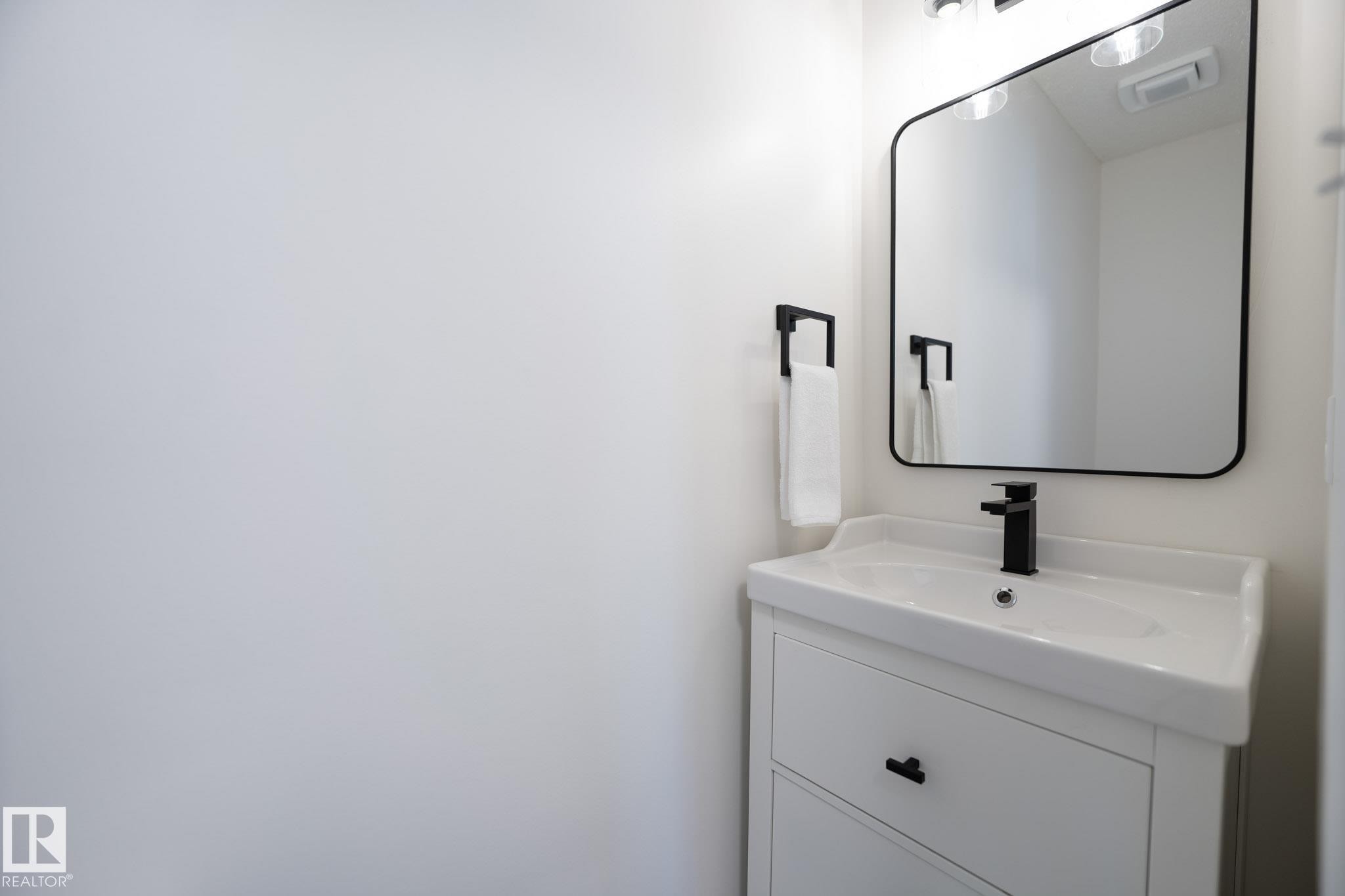 2928 25 Street, Edmonton, AB - Indoor Photo Showing Bathroom
