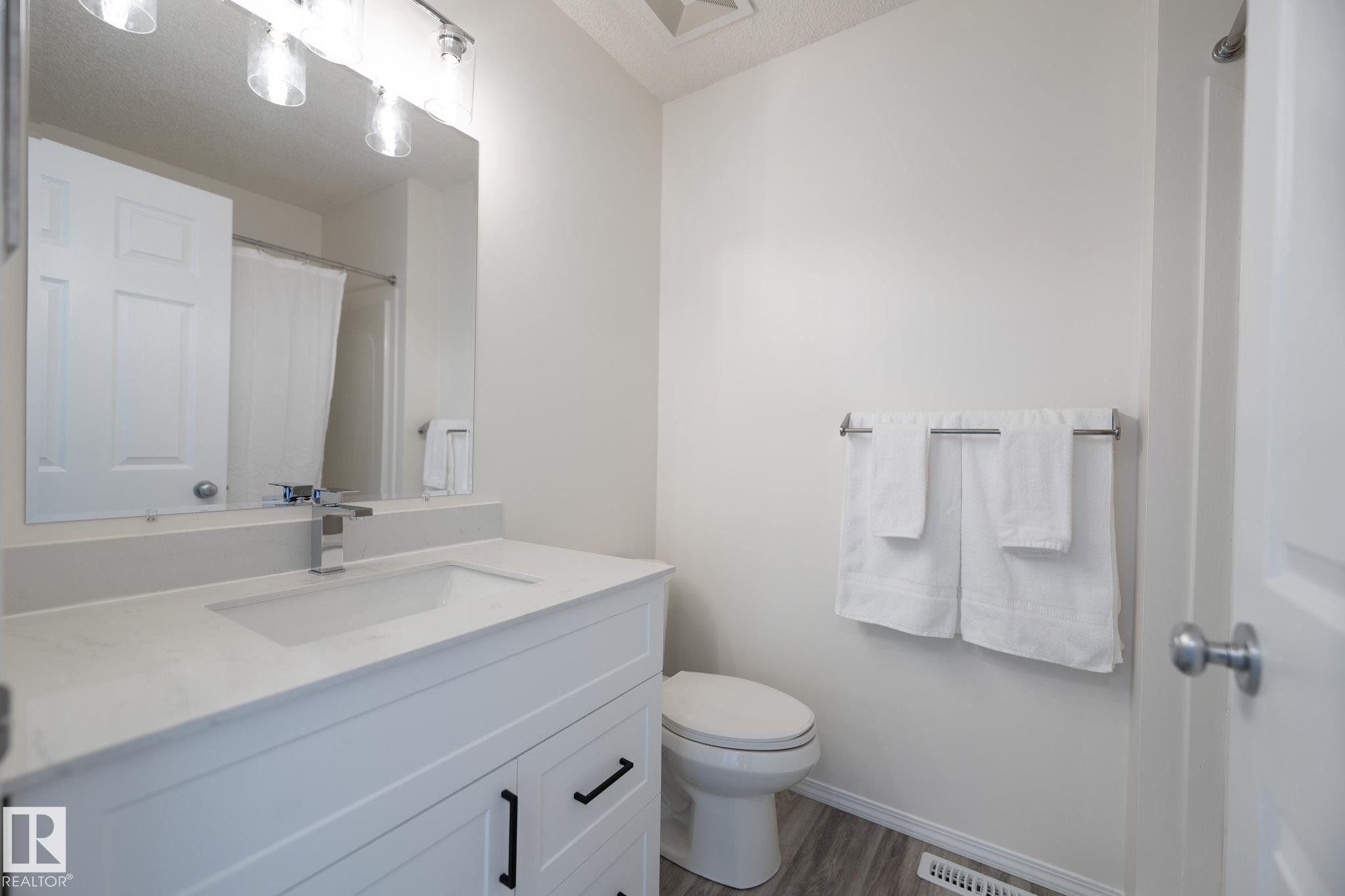 2928 25 Street, Edmonton, AB - Indoor Photo Showing Bathroom