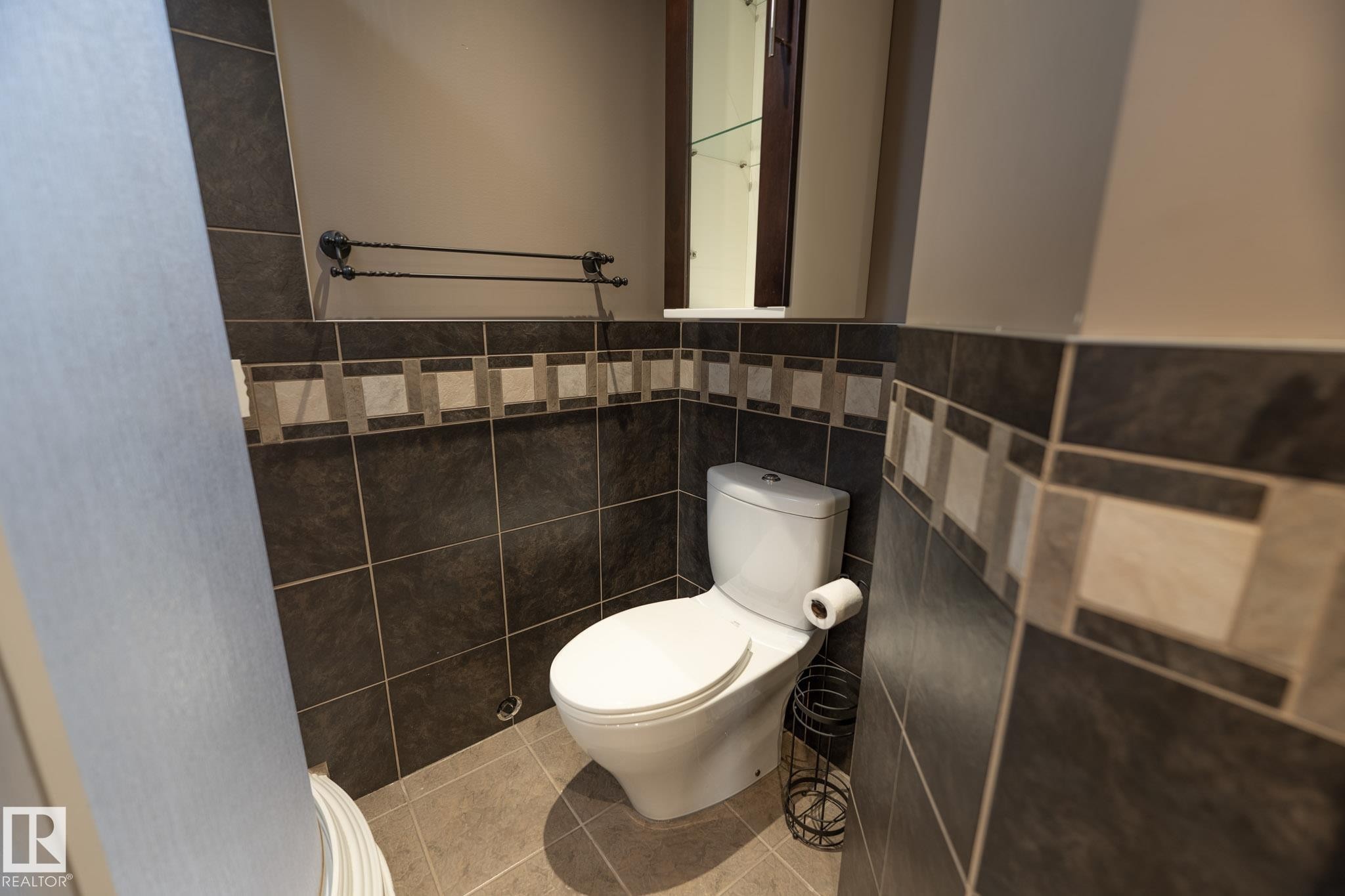 2928 25 Street, Edmonton, AB - Indoor Photo Showing Bathroom