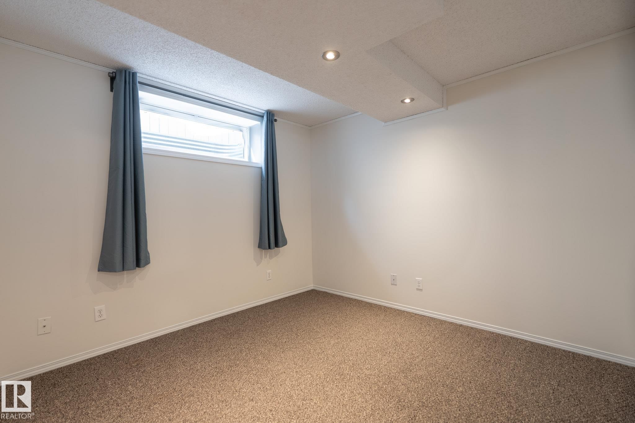 2928 25 Street, Edmonton, AB - Indoor Photo Showing Other Room