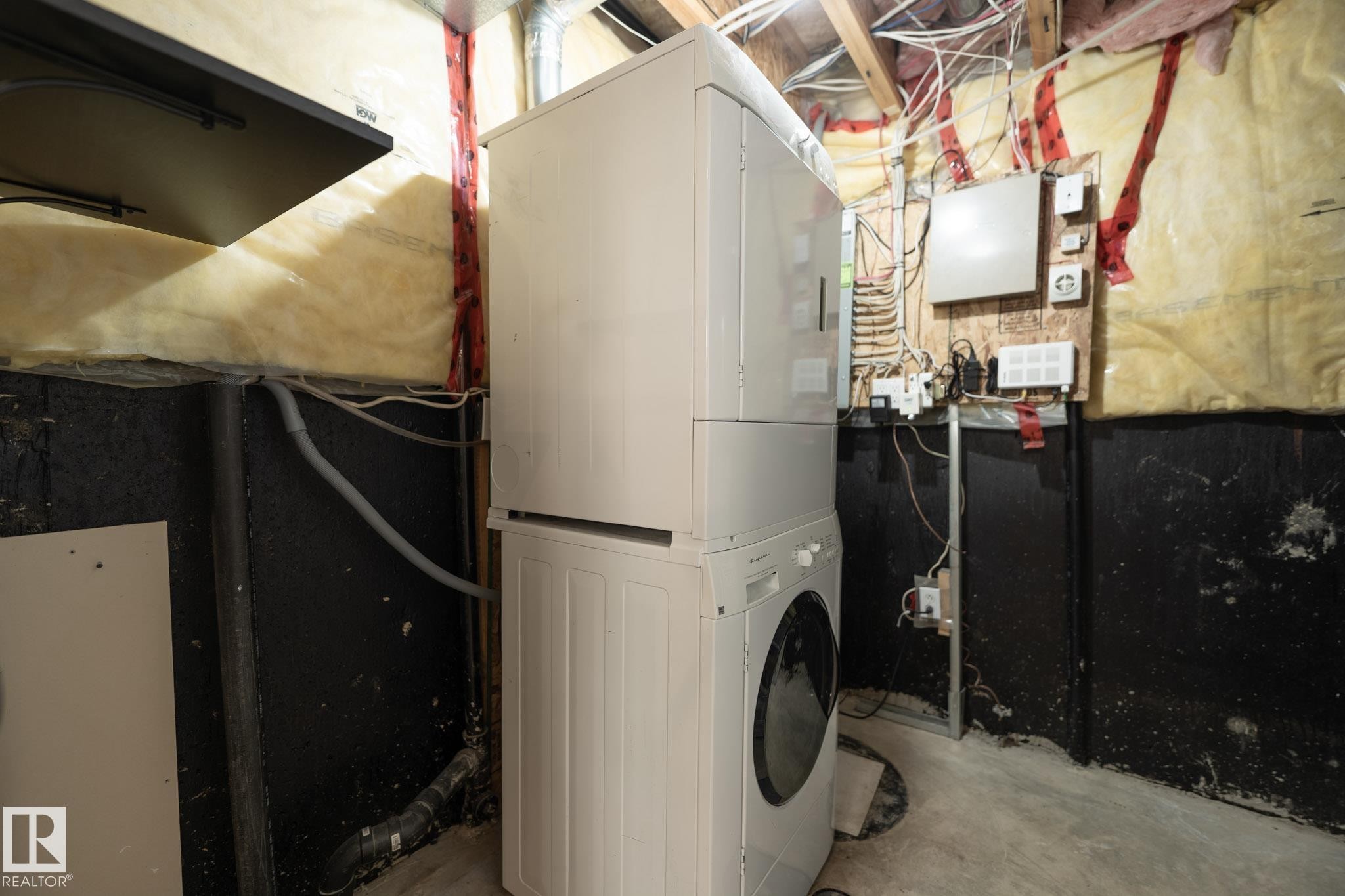 2928 25 Street, Edmonton, AB - Indoor Photo Showing Laundry Room