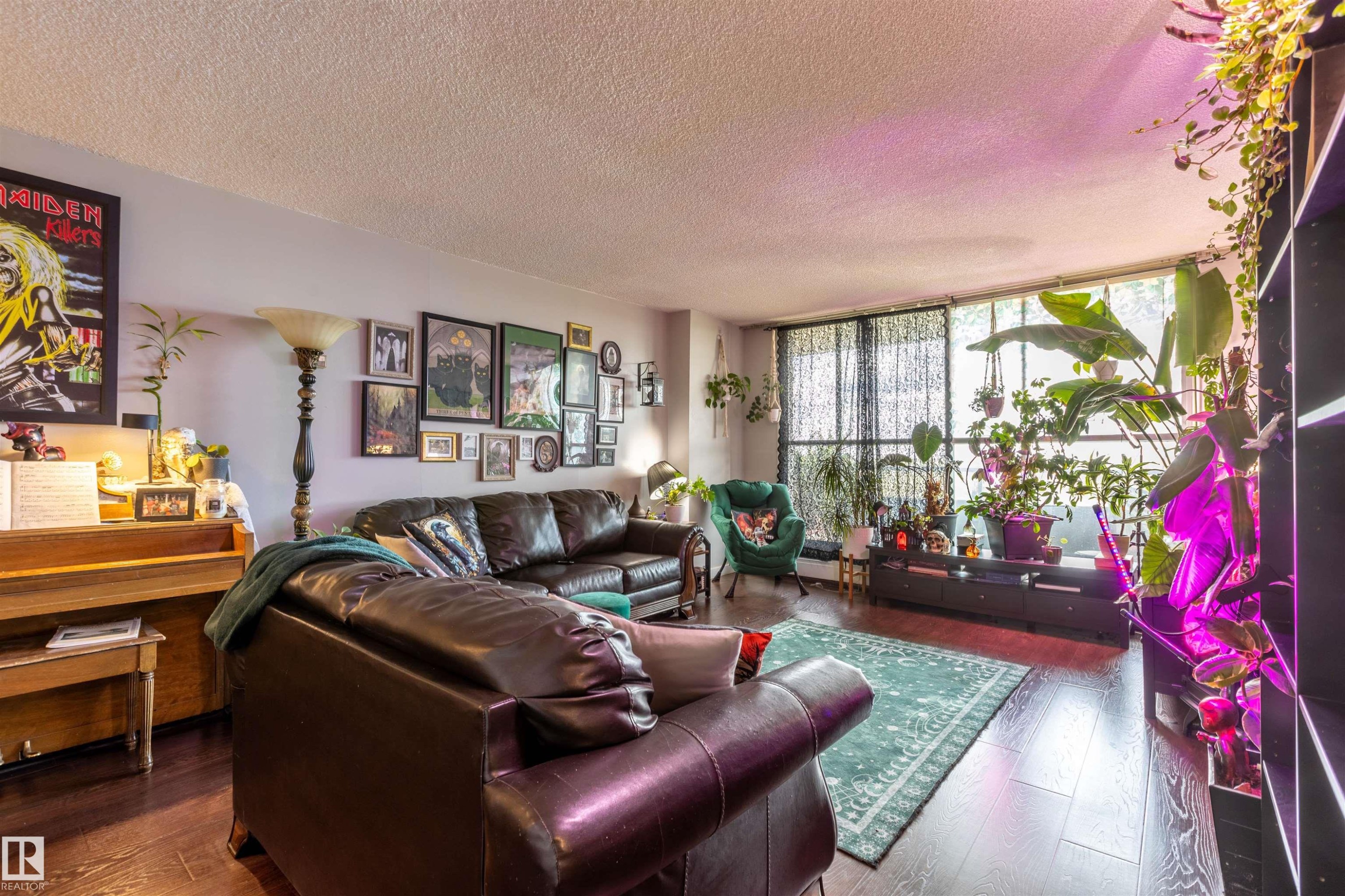 708 13910 Stony Plain Road, Edmonton, AB - Indoor Photo Showing Living Room
