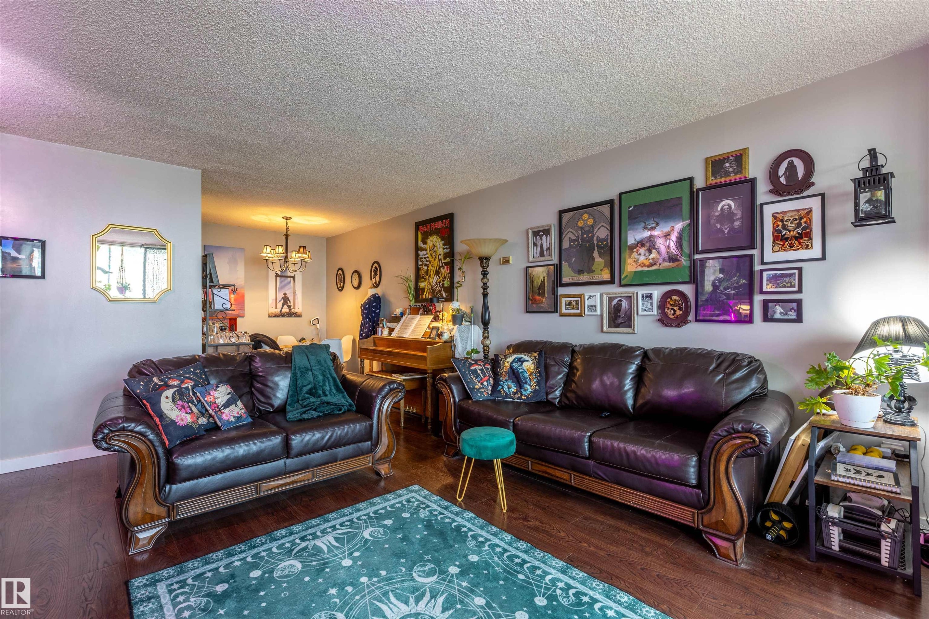 708 13910 Stony Plain Road, Edmonton, AB - Indoor Photo Showing Living Room