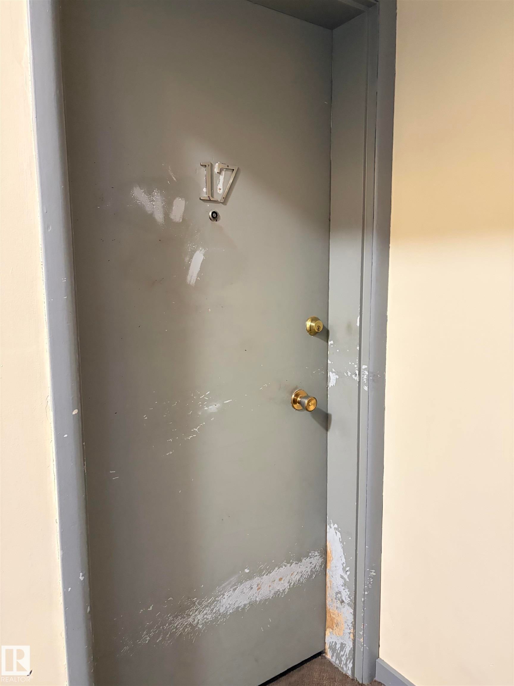Image quality insufficient for description - 17 6215 98 Avenue, Edmonton, AB - Indoor
