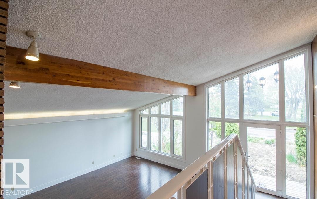 10328 42 Street, Edmonton, AB - Indoor Photo Showing Other Room