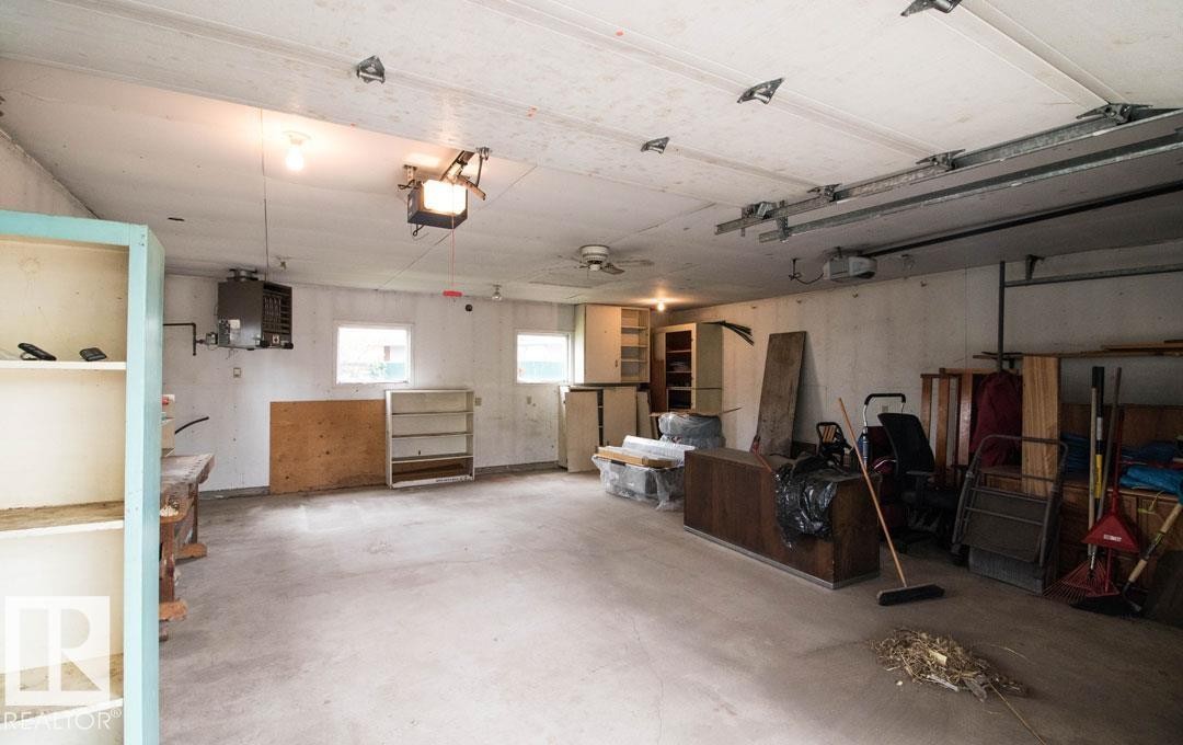 10328 42 Street, Edmonton, AB - Indoor Photo Showing Garage