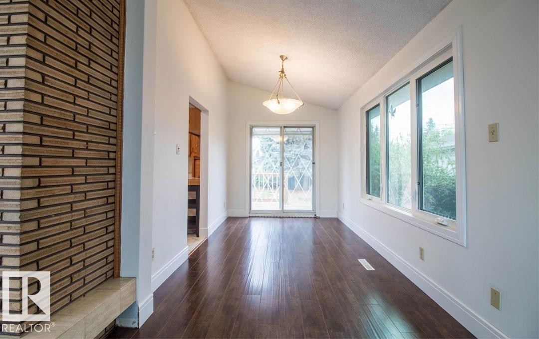 10328 42 Street, Edmonton, AB - Indoor Photo Showing Other Room