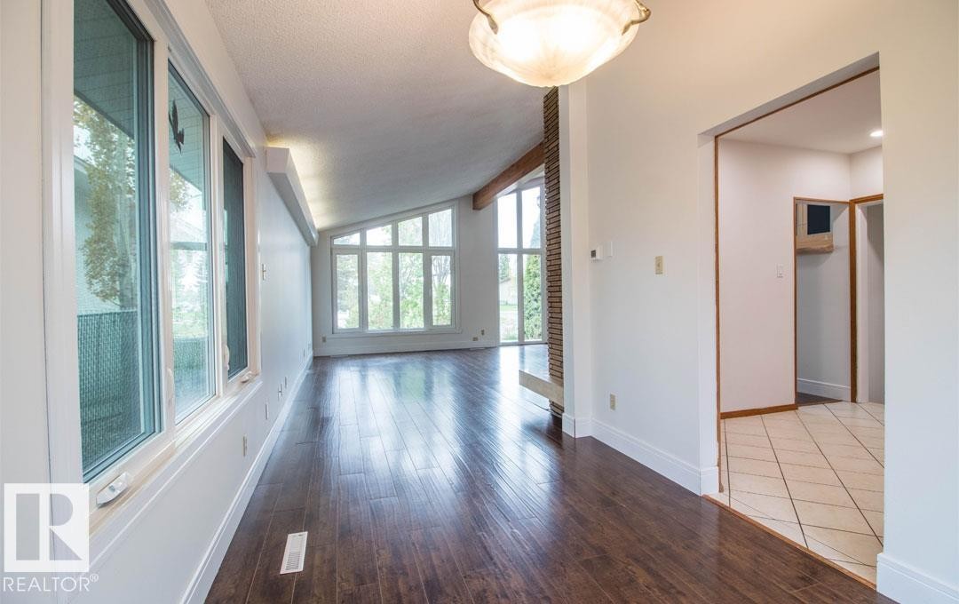 10328 42 Street, Edmonton, AB - Indoor Photo Showing Other Room