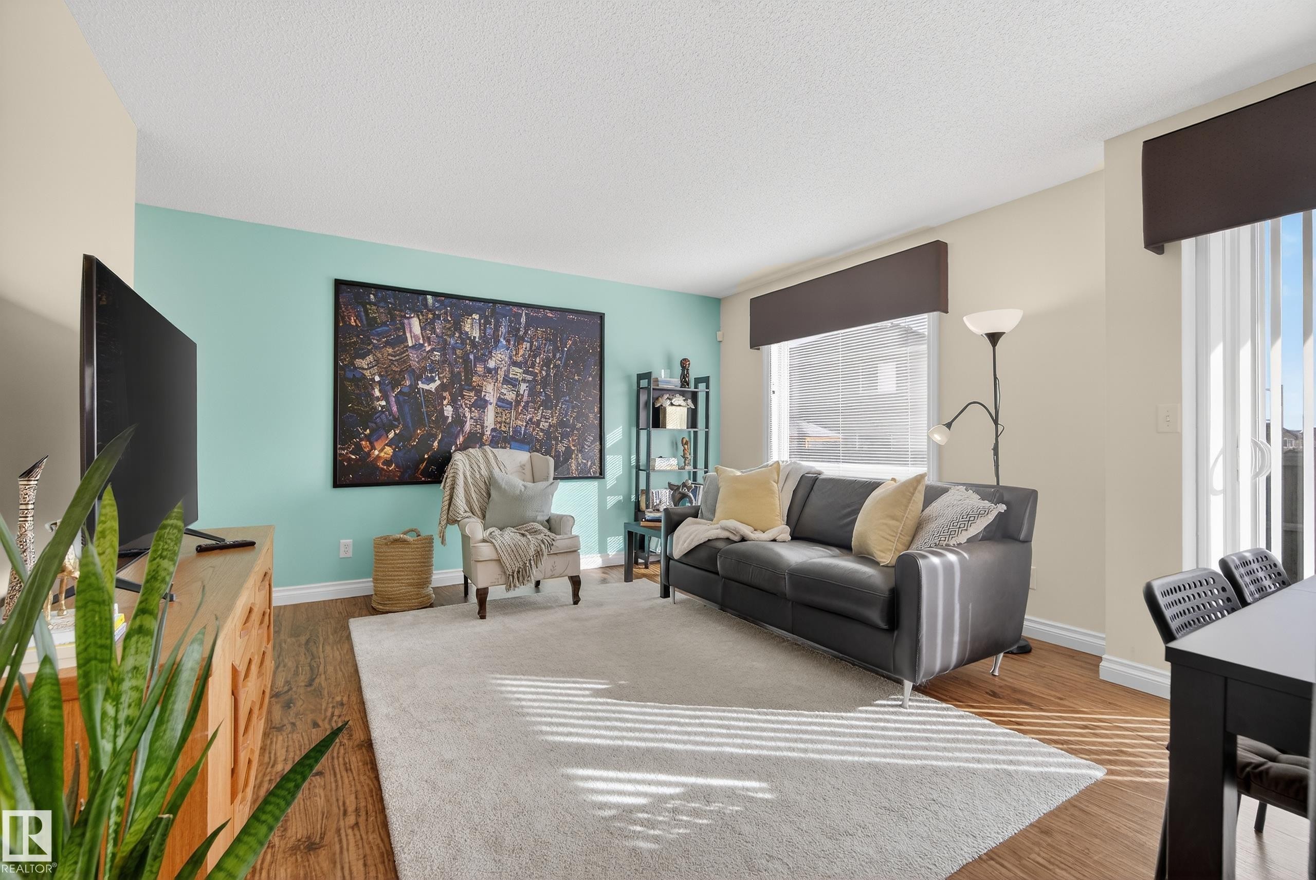 #88 12050 17 Av Sw, Edmonton, AB - Indoor Photo Showing Living Room
