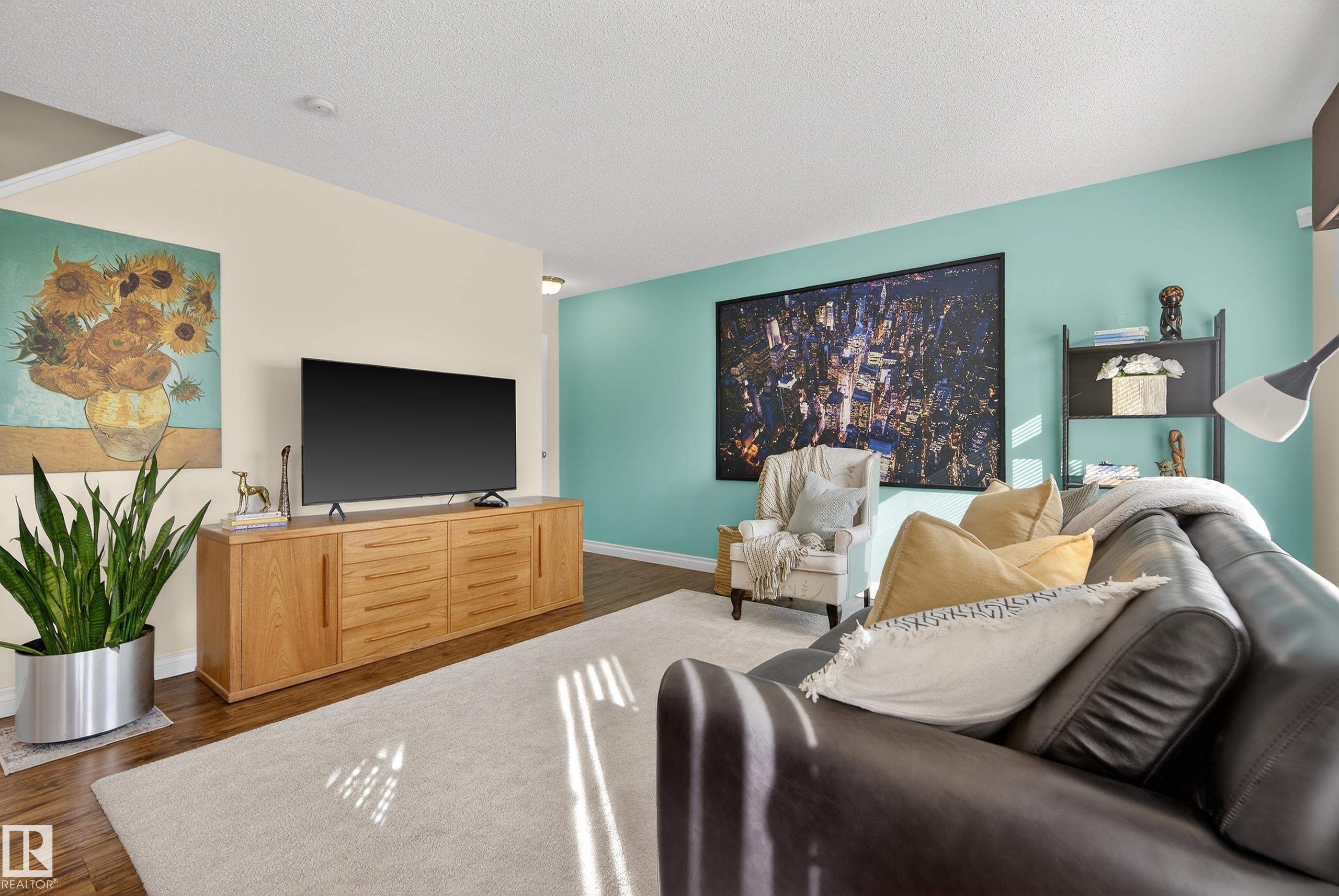 #88 12050 17 Av Sw, Edmonton, AB - Indoor Photo Showing Living Room